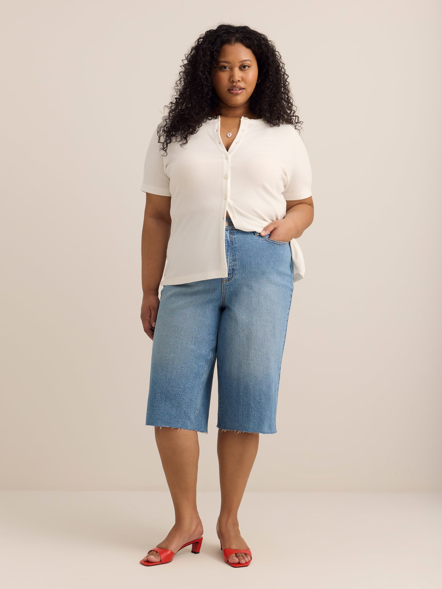 High-Rise Curvy-Fit Denim Capri - d/C JEANS