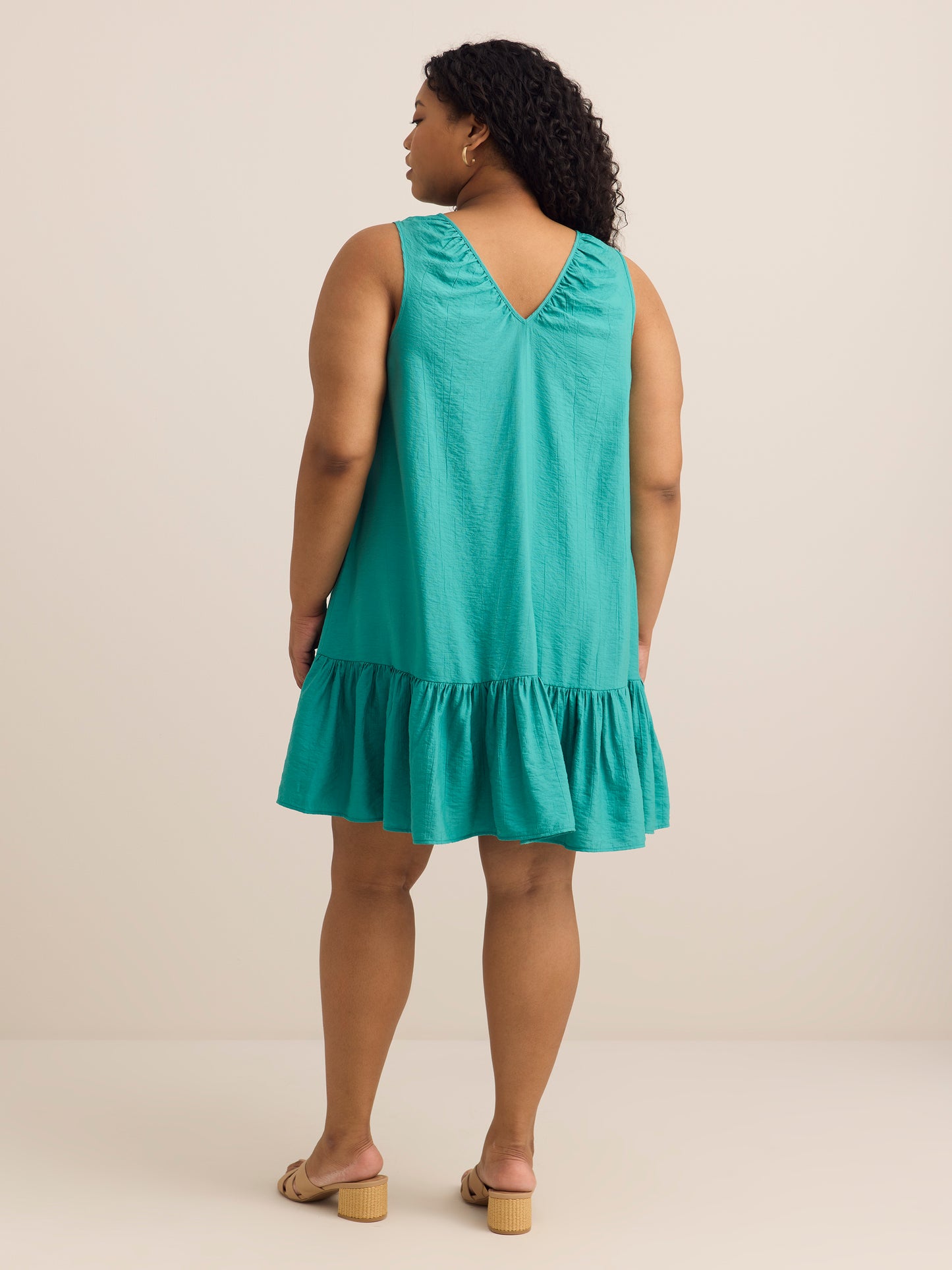 Robe évasée bleue à enfiler sans manches avec col en V