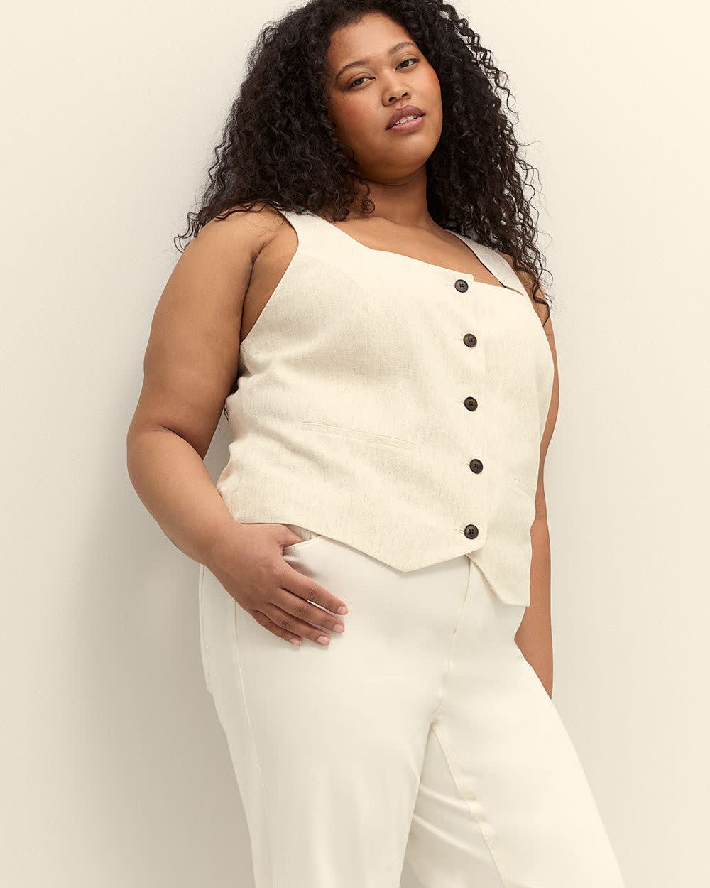 Veste sans manches ajustée à  encolure carrée