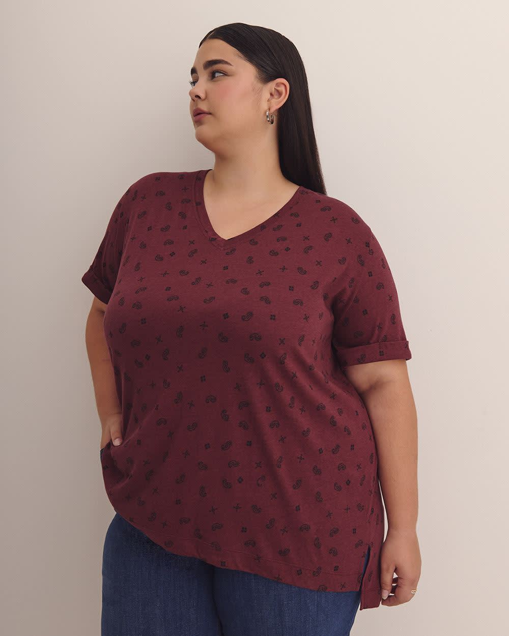 Boyfriend-Fit V-Neck T-Shirt - PENN. Essentials
