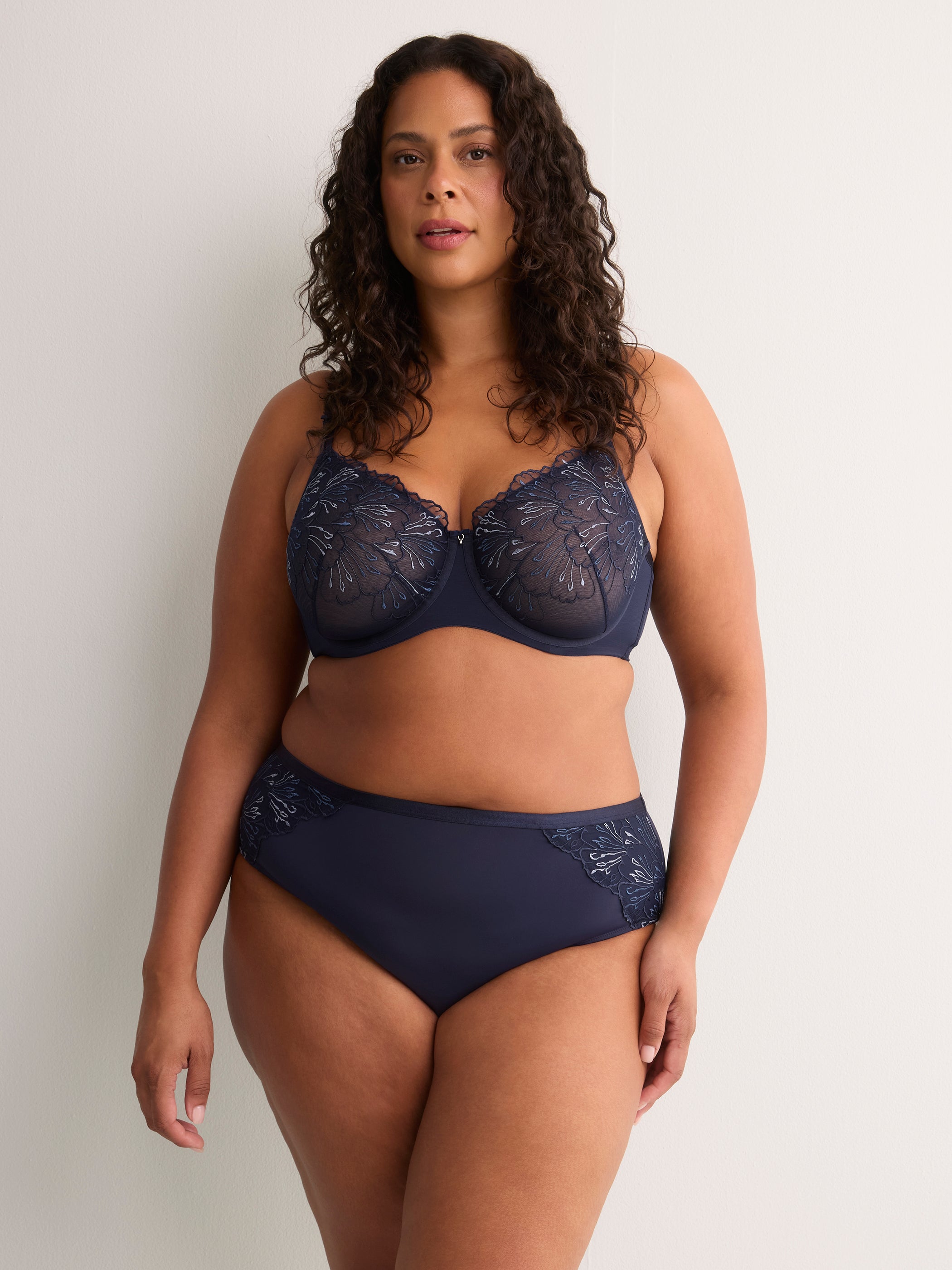 Full-Coverage Underwire Embroidered Mesh Bra - Déesse
