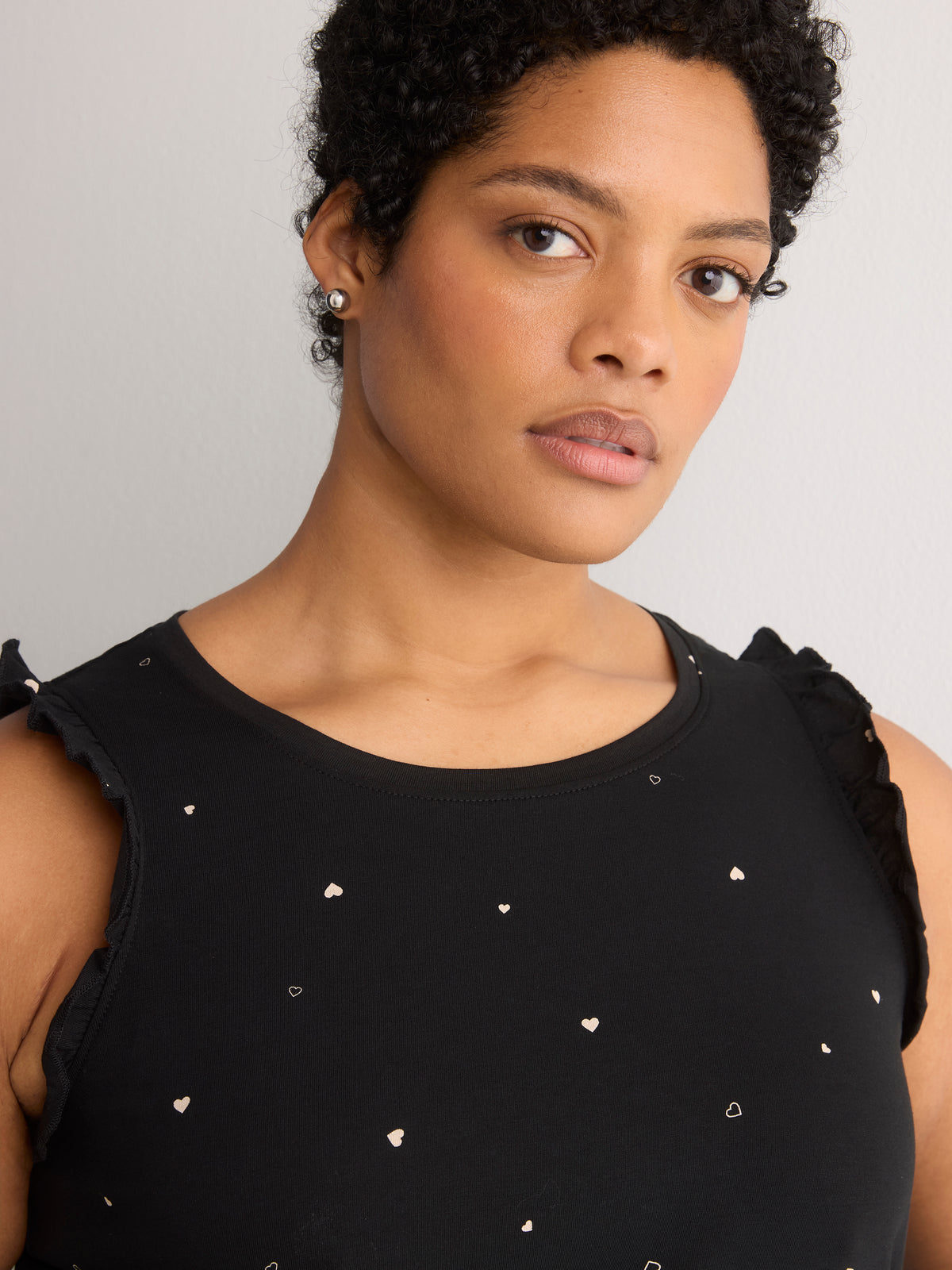 Black Heart-Print Modern-Fit Sleeveless Pyjama Top - tiVOGLIO