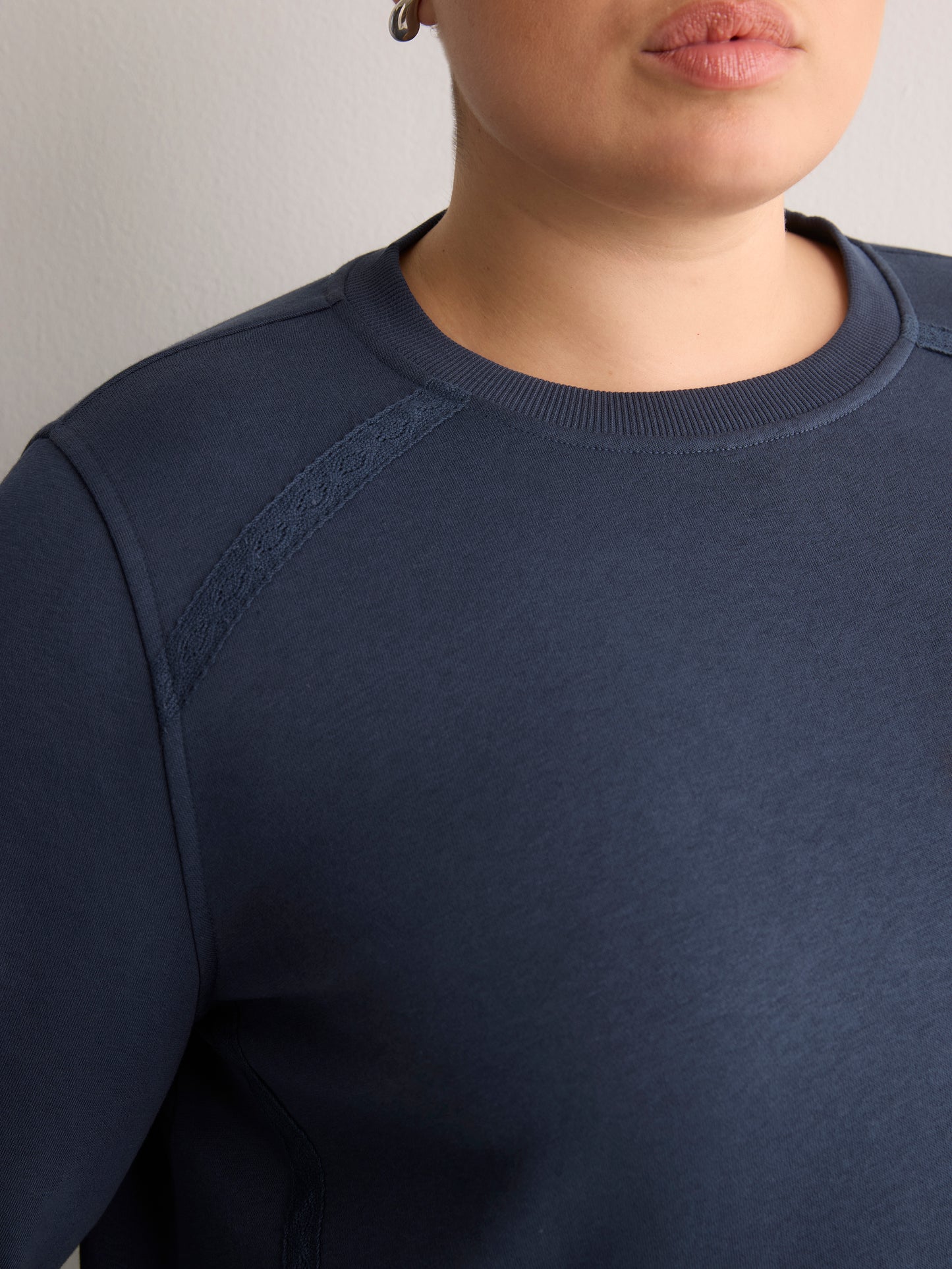 Loose Crew-Neck Fleece Sweatshirt with Long Balloon Sleeves