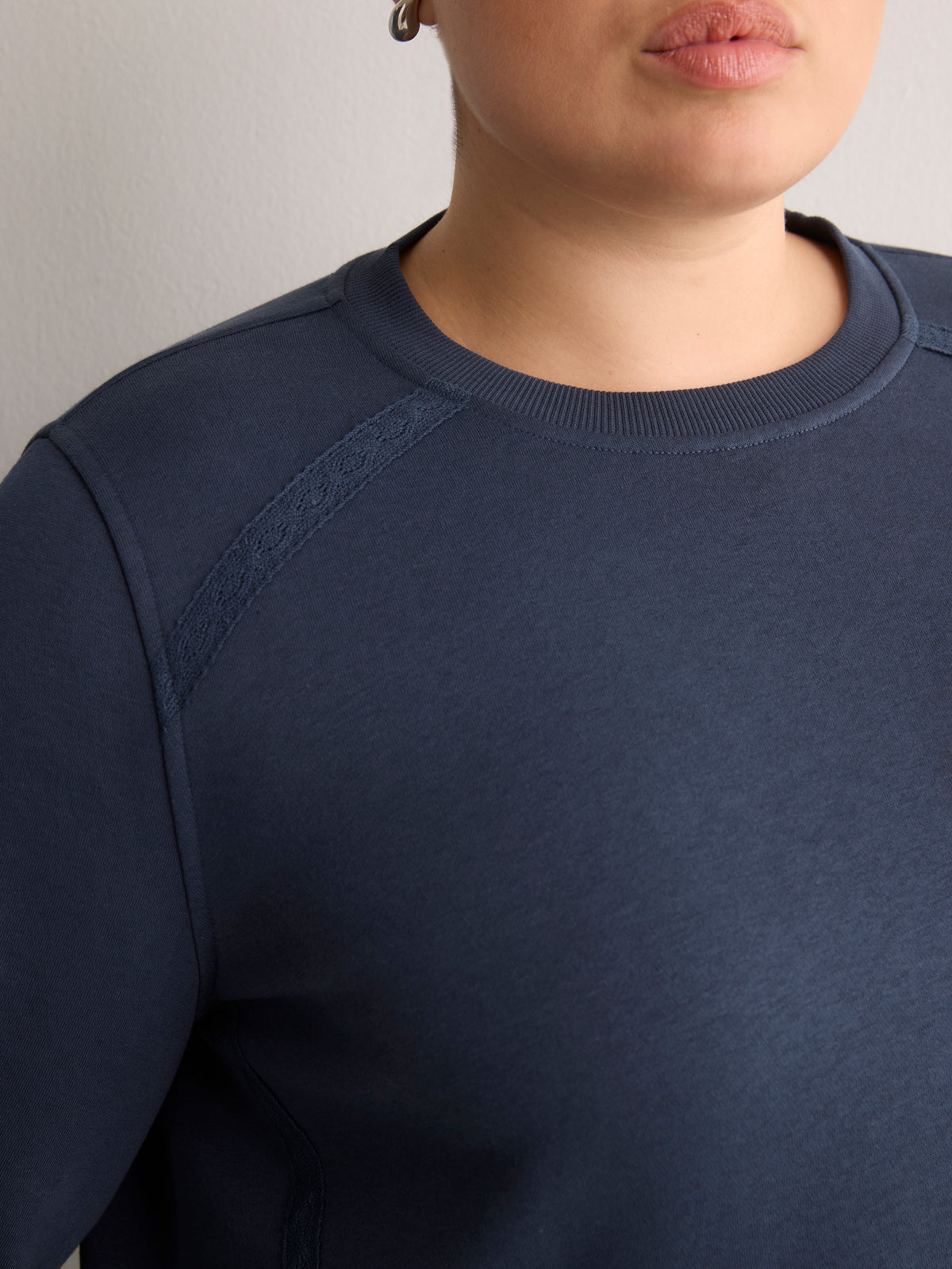 Loose Crew-Neck Fleece Sweatshirt with Long Balloon Sleeves