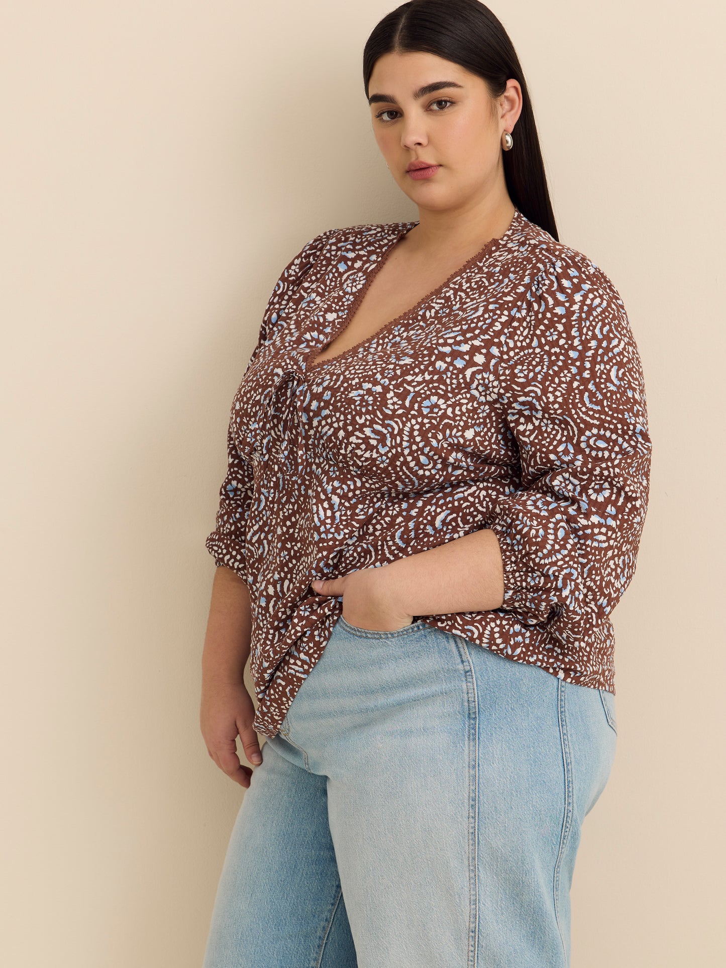 Blouse évasée avec encolure en V