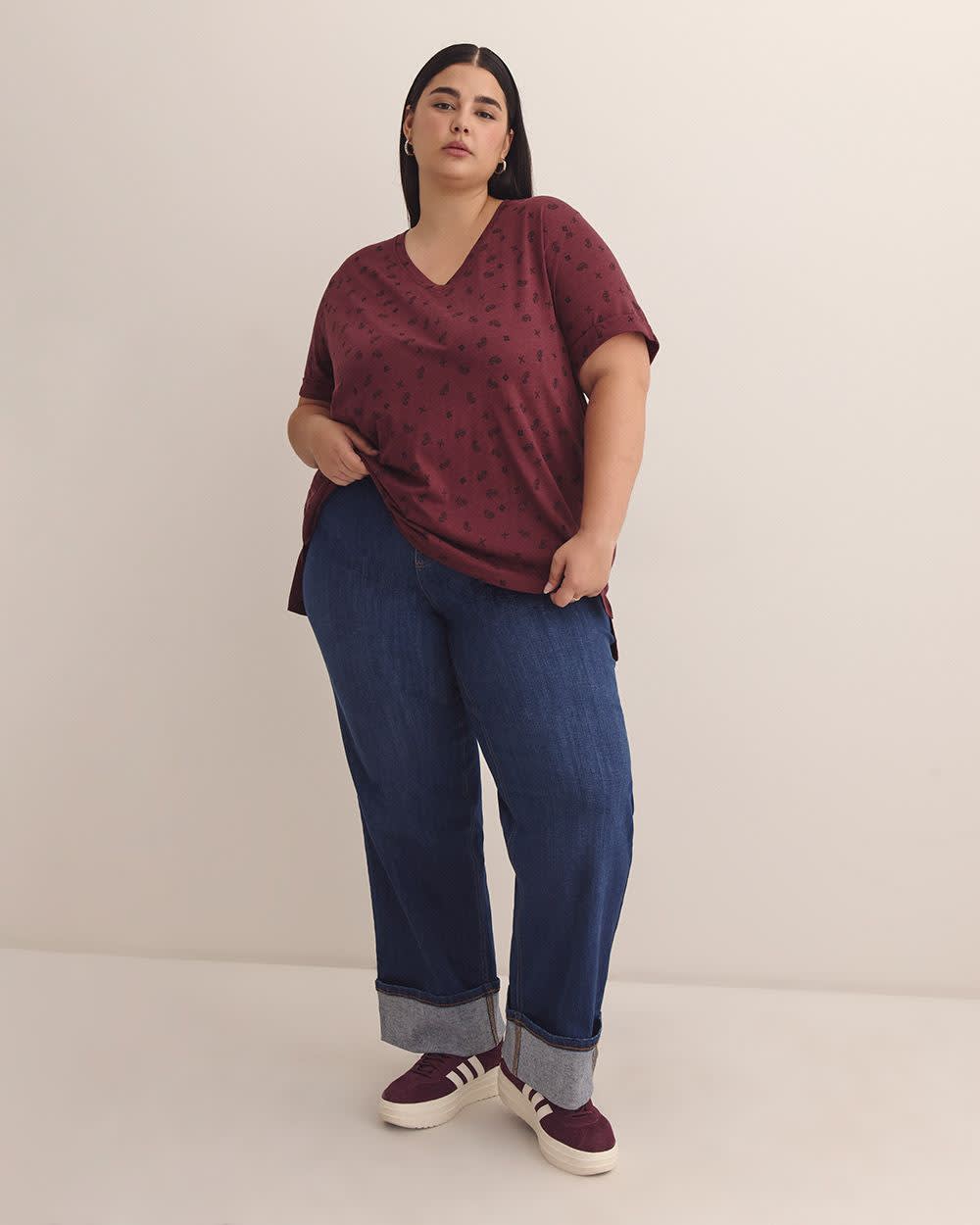 Boyfriend-Fit V-Neck T-Shirt - PENN. Essentials