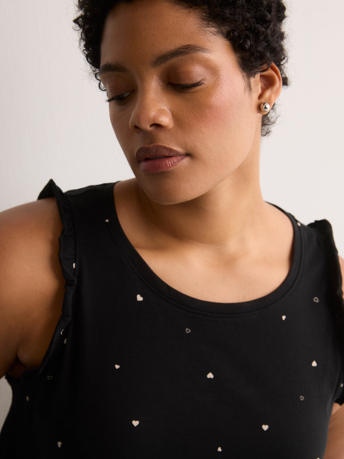 Black Micro-Heart Print Sleeveless Sleepshirt - tiVOGLIO