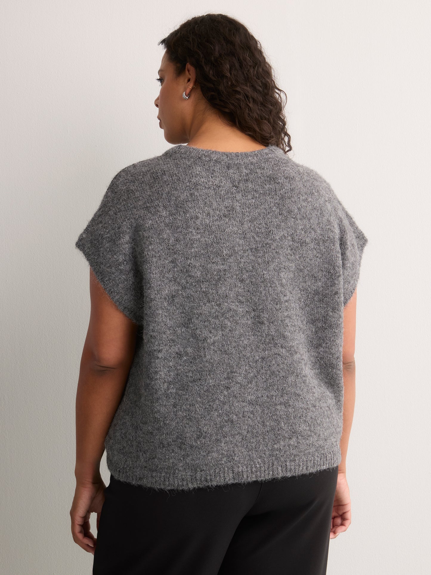 Loose Extended-Sleeve Argyle Fuzzy Yarn Short Sweater
