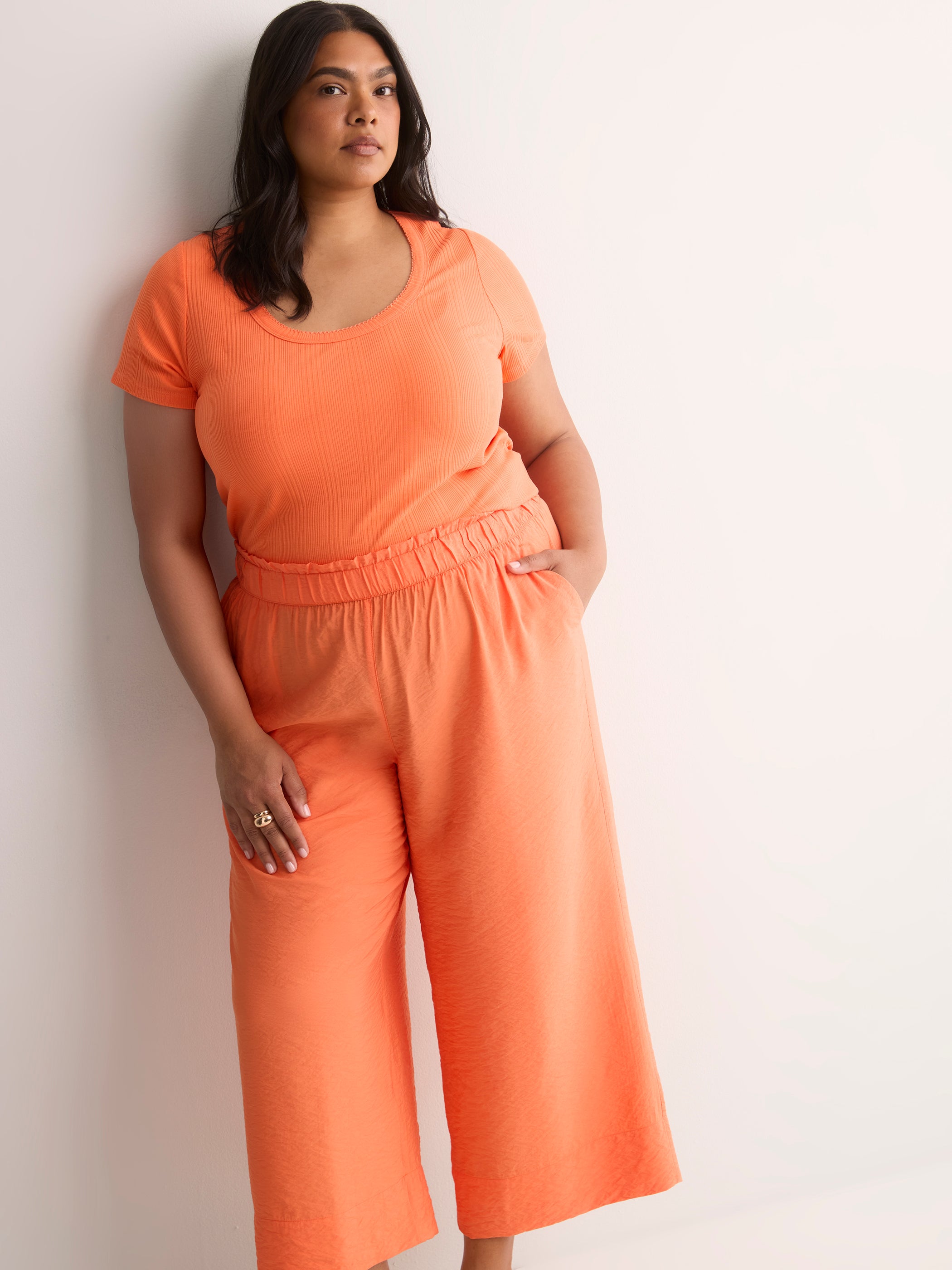 Woven Wide-Leg Slip-On Cropped Pant