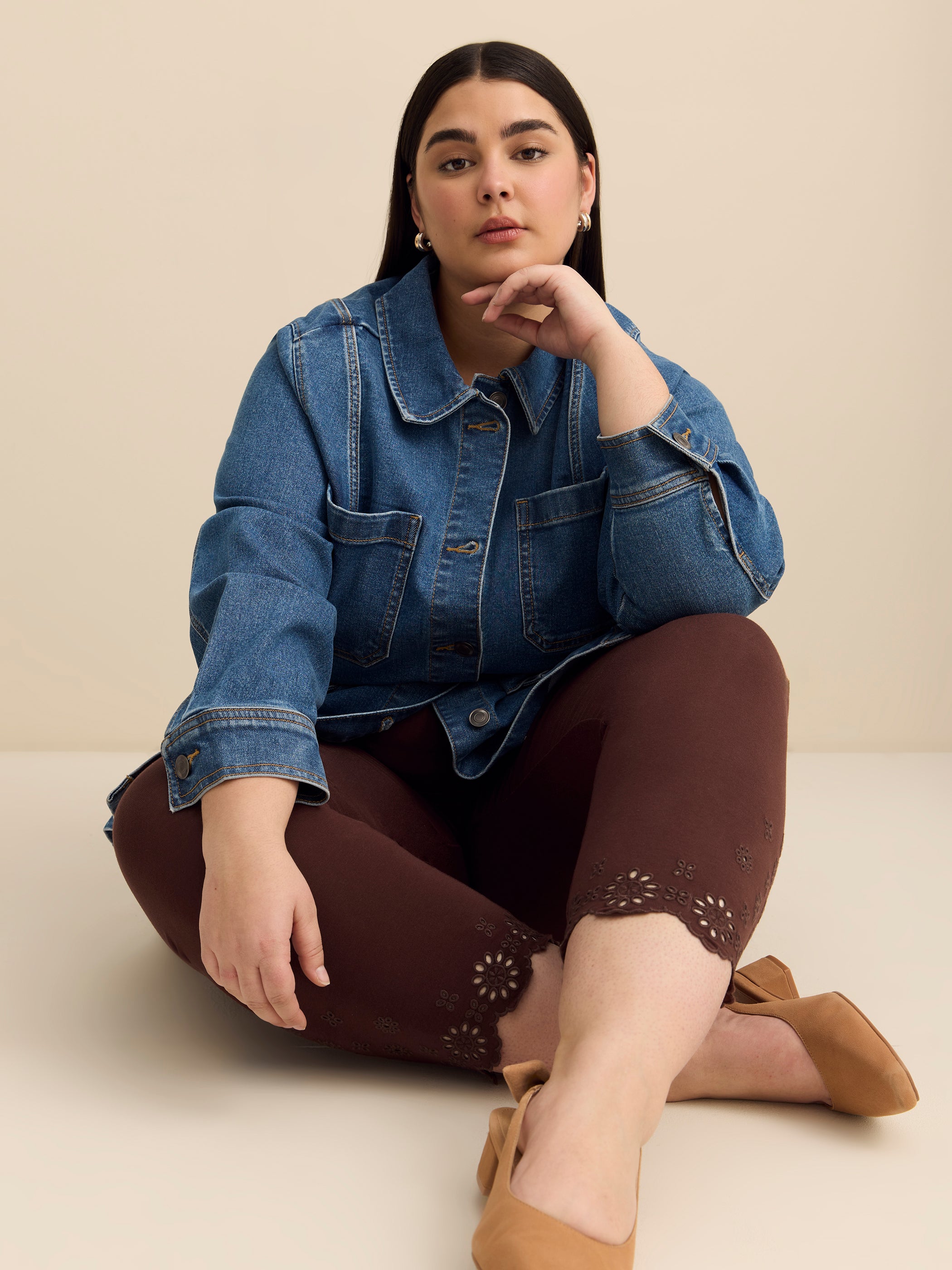 Solid Cropped Legging with Broderie Anglaise