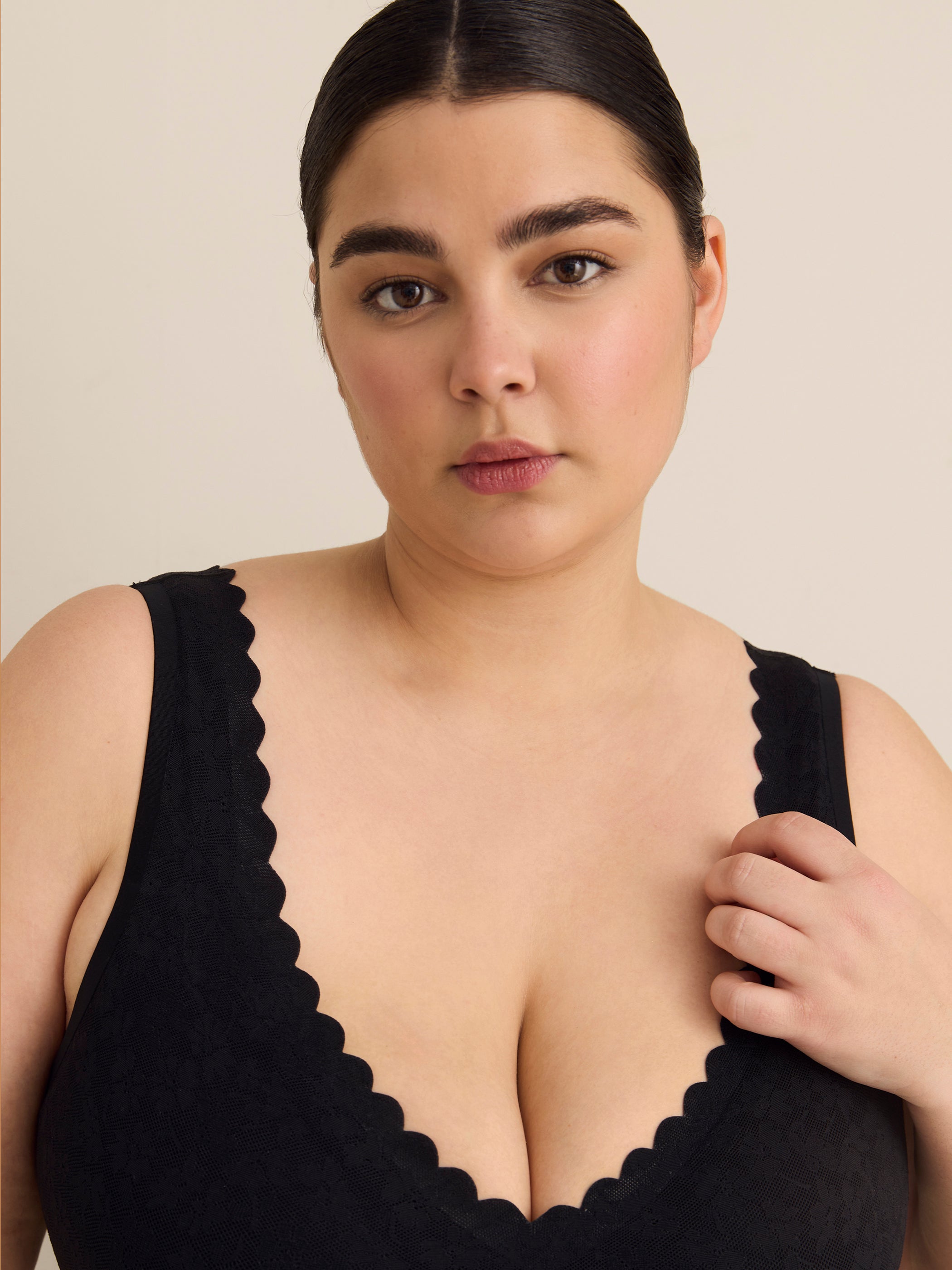 Wireless Lace Padded Bra with Scalloped Neckline - ti Voglio