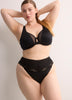 Essential Lace Thong - Déesse Collection