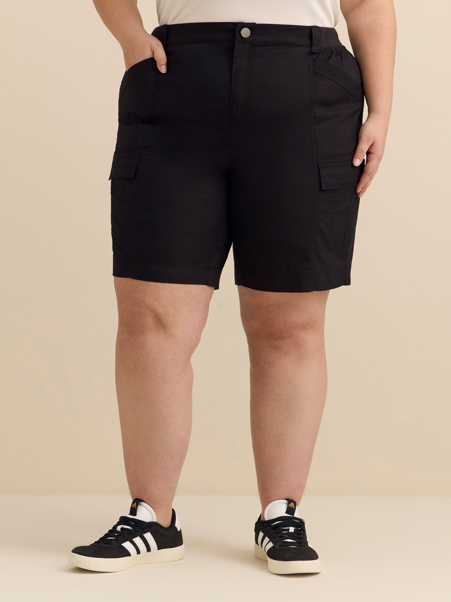 Bermuda uni avec poches cargo