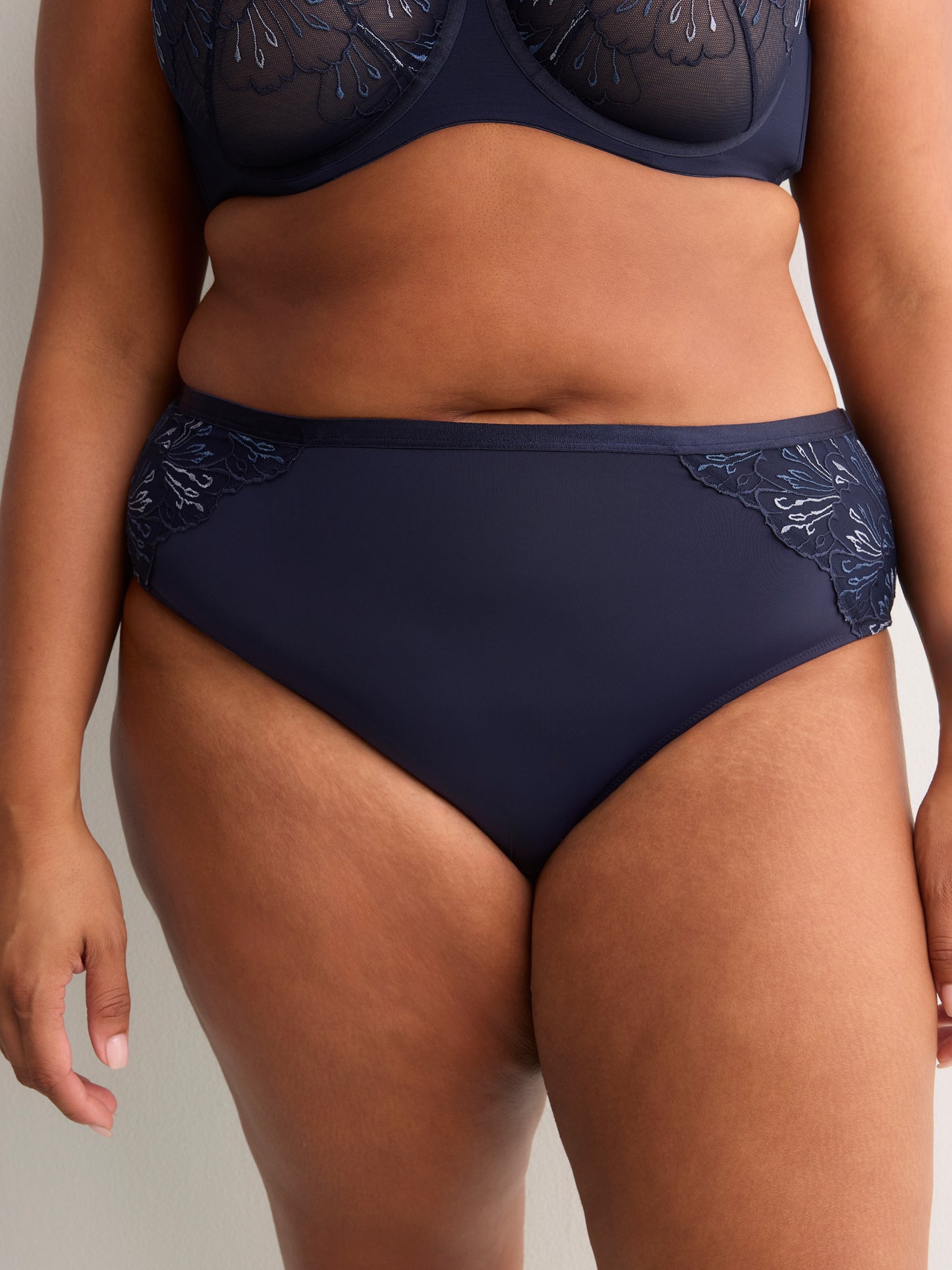 High-Cut Microfibre Brief with Side Embroidery - Déesse
