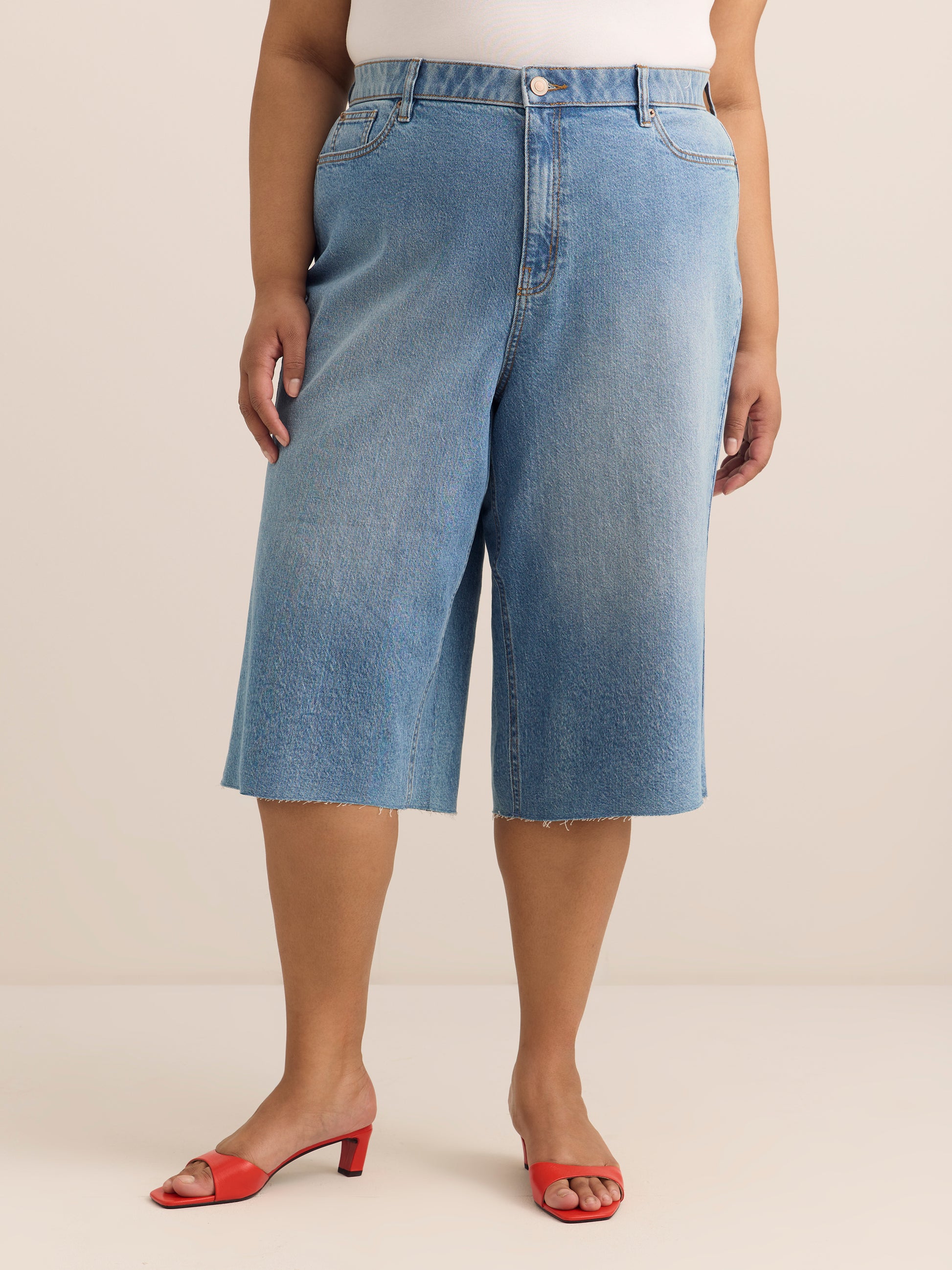 High-Rise Curvy-Fit Denim Capri - d/C JEANS