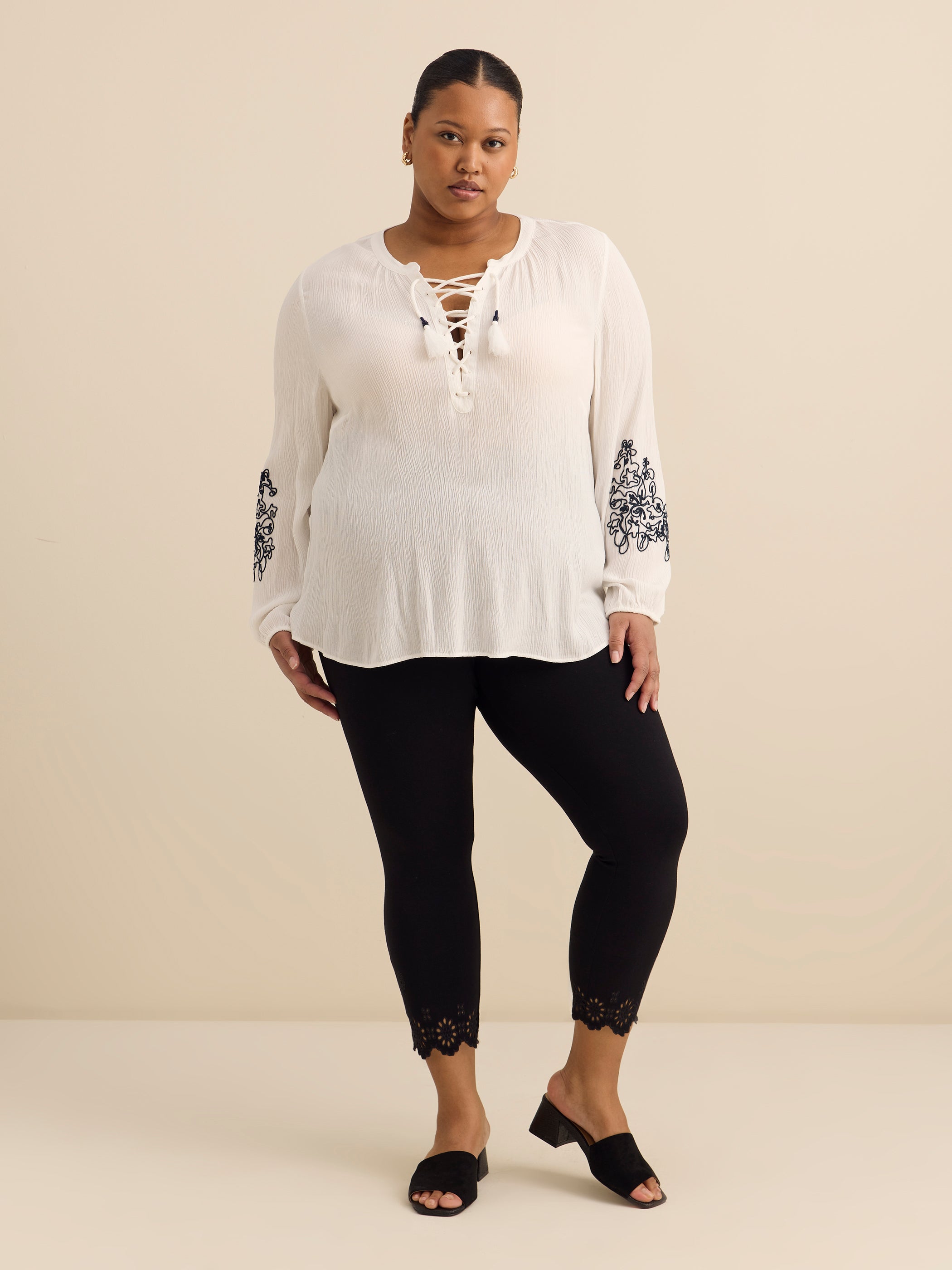 Solid Cropped Legging with Broderie Anglaise