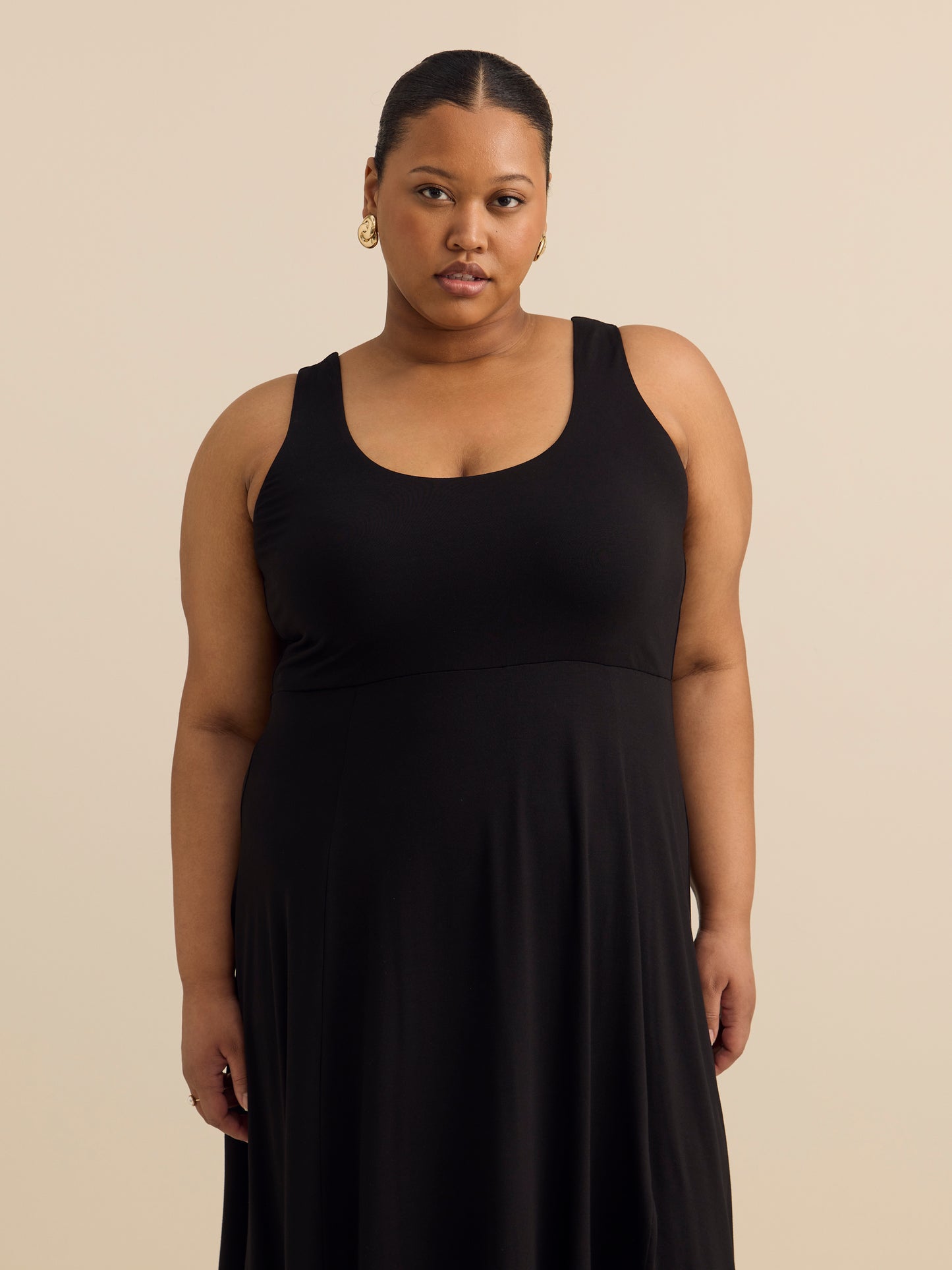 Responsible, Scoop Neck Sleeveless Dress with Slit