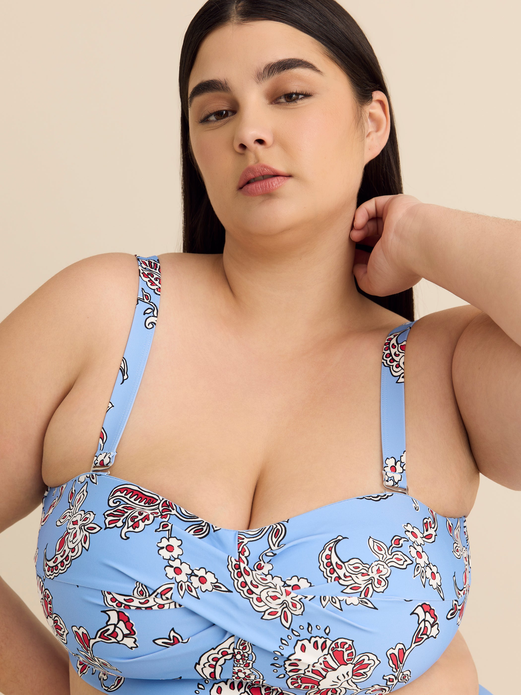 Haut de maillot style bandeau torsadé