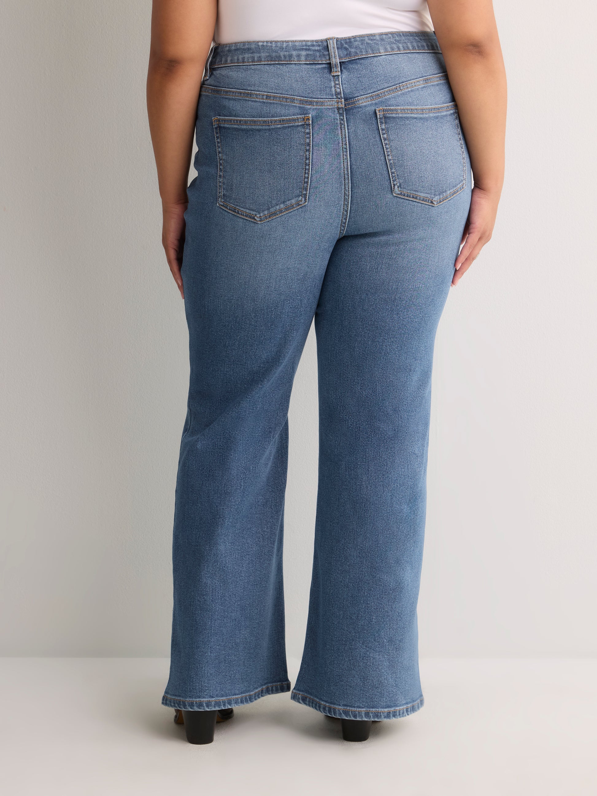 Classic-Fit High-Rise Flared-Leg Denim Pant - d/C jeans