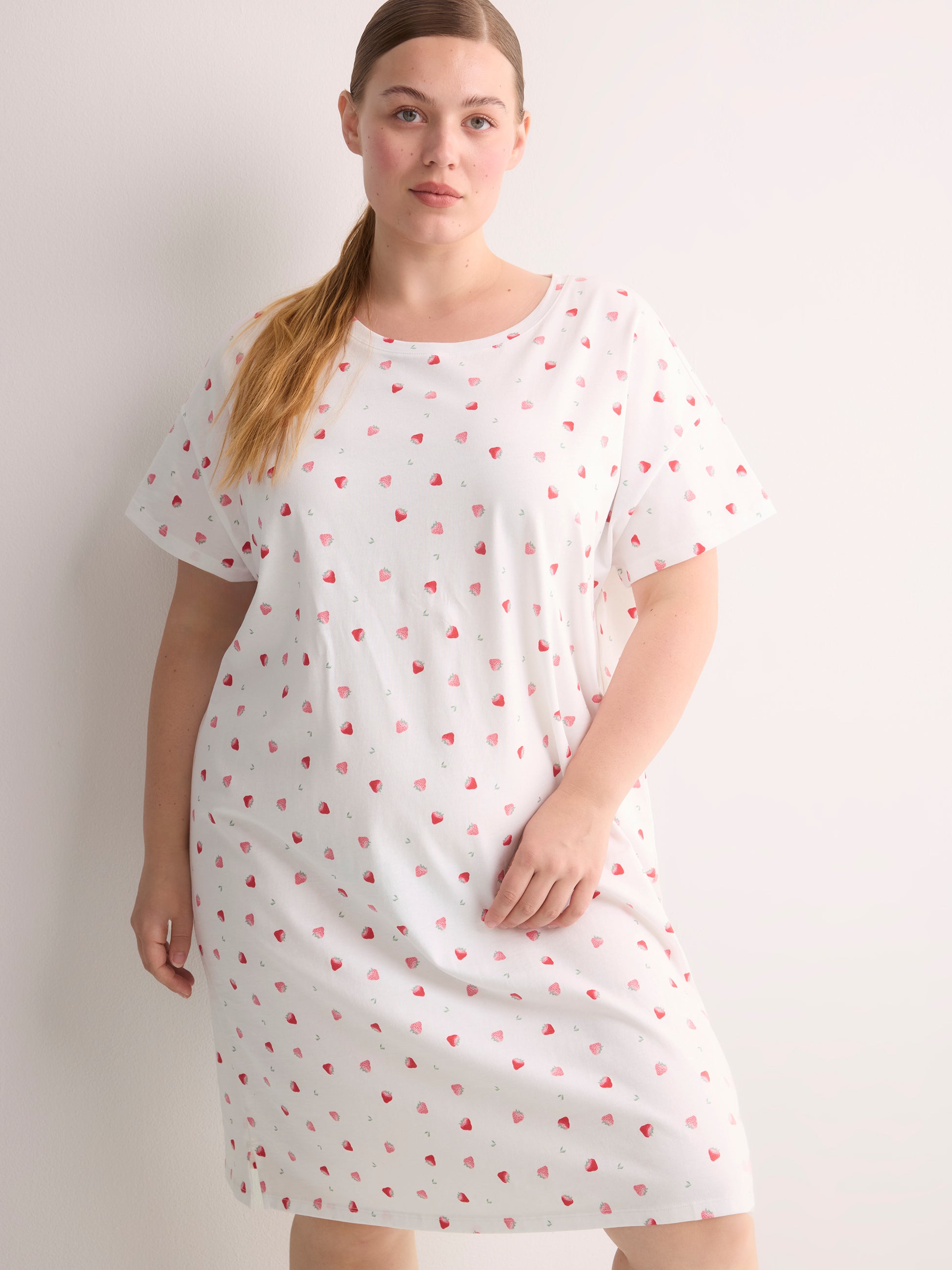 White Strawberry-Print Short-Sleeve Sleepshirt - ti Voglio