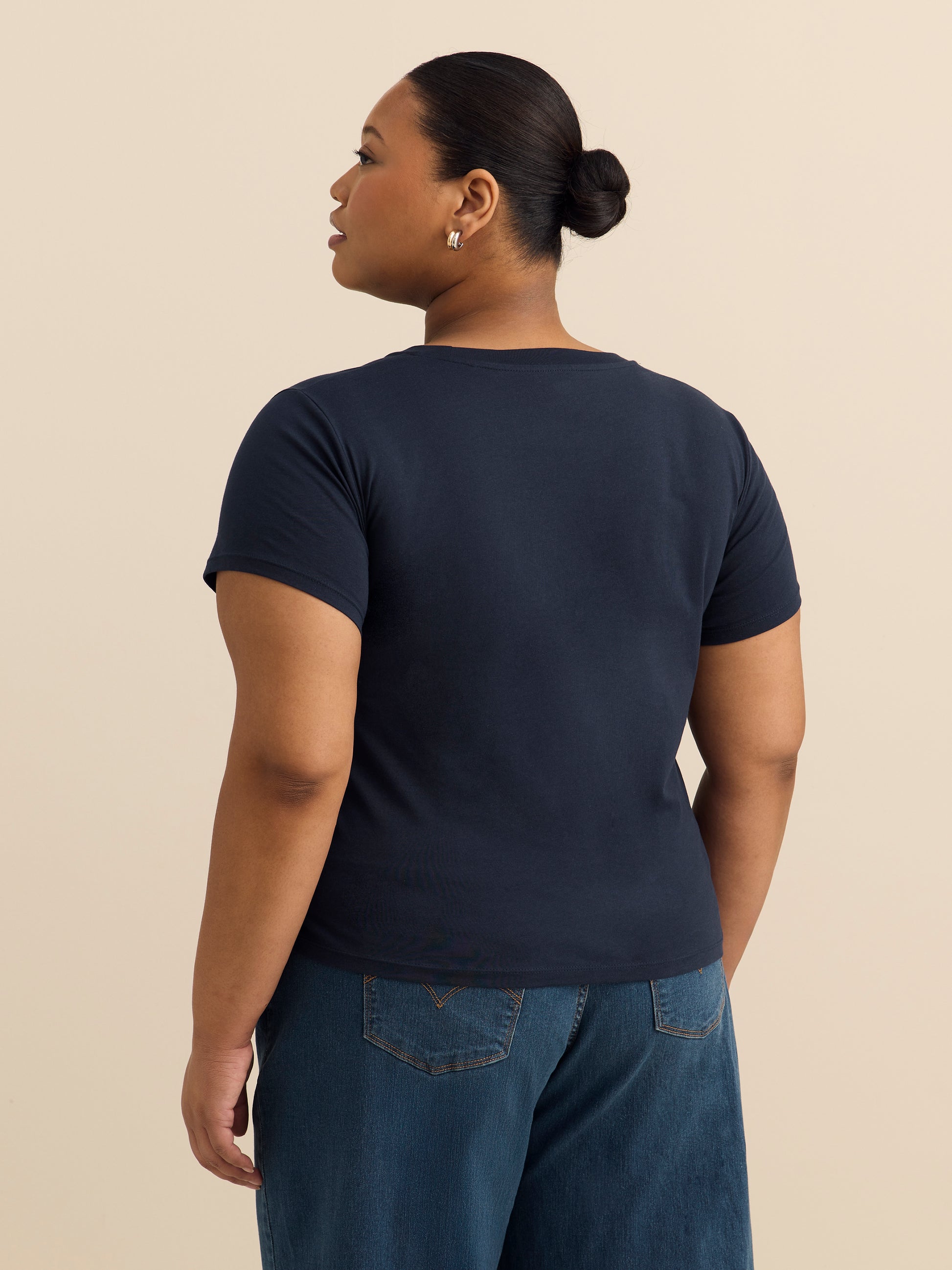 Crewneck Tee with Batwing Logo and Daisies - Levi's