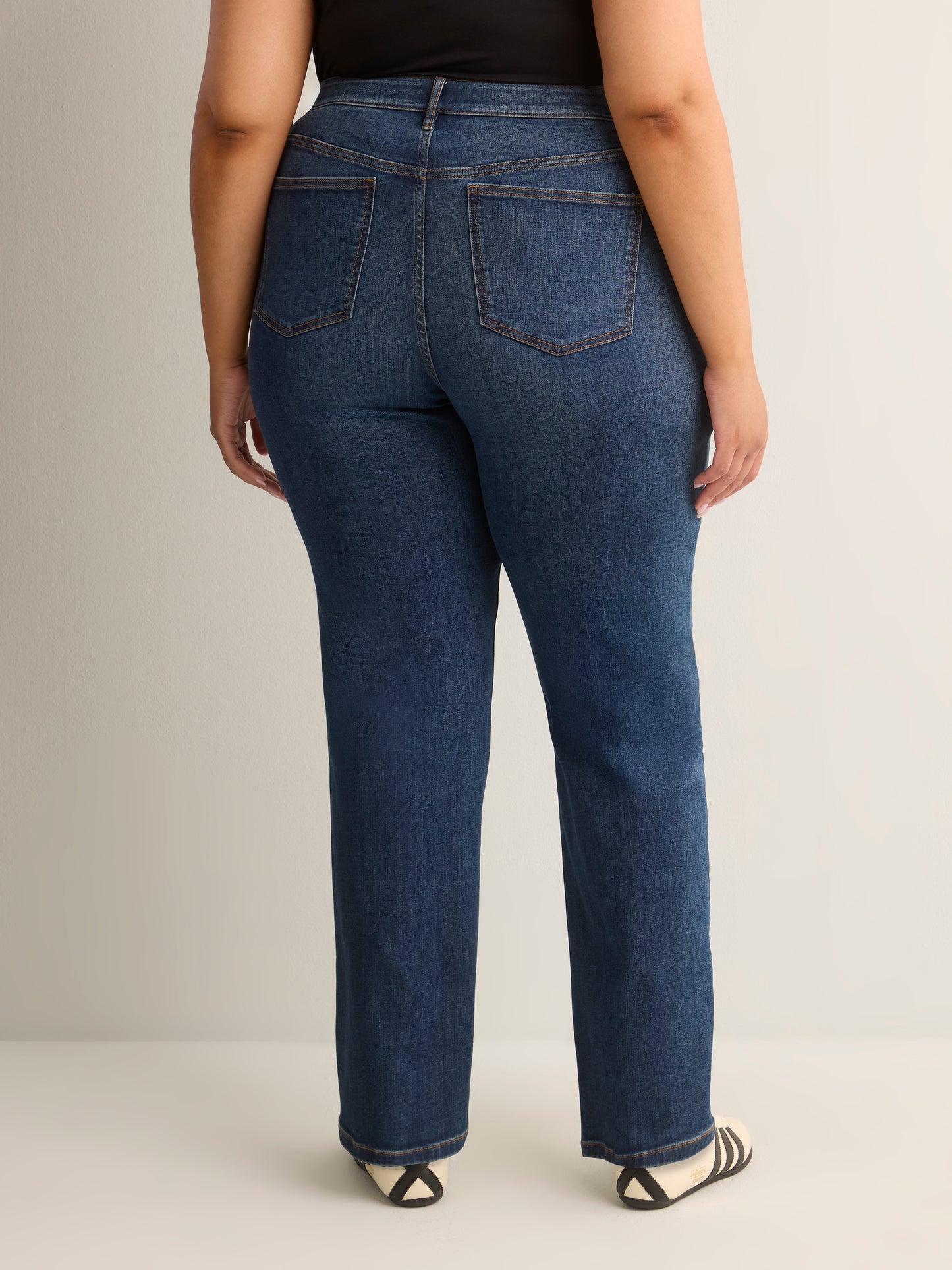 Classic-Fit Straight-Leg Mid-Rise Jean with Tummy Control - d/C JEANS