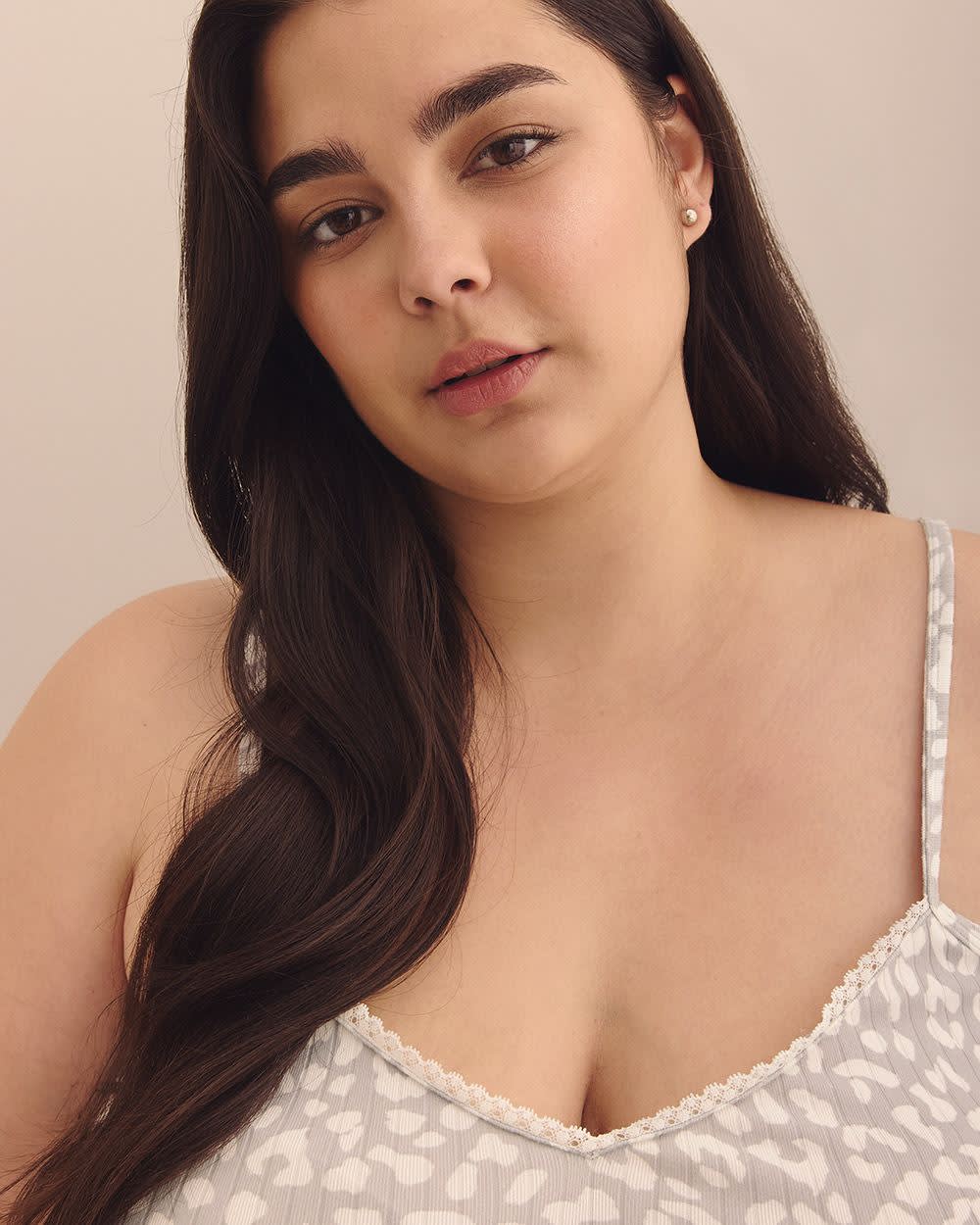 Camisole côtelée grise à motif léopard avec dentelle - Déesse Collection