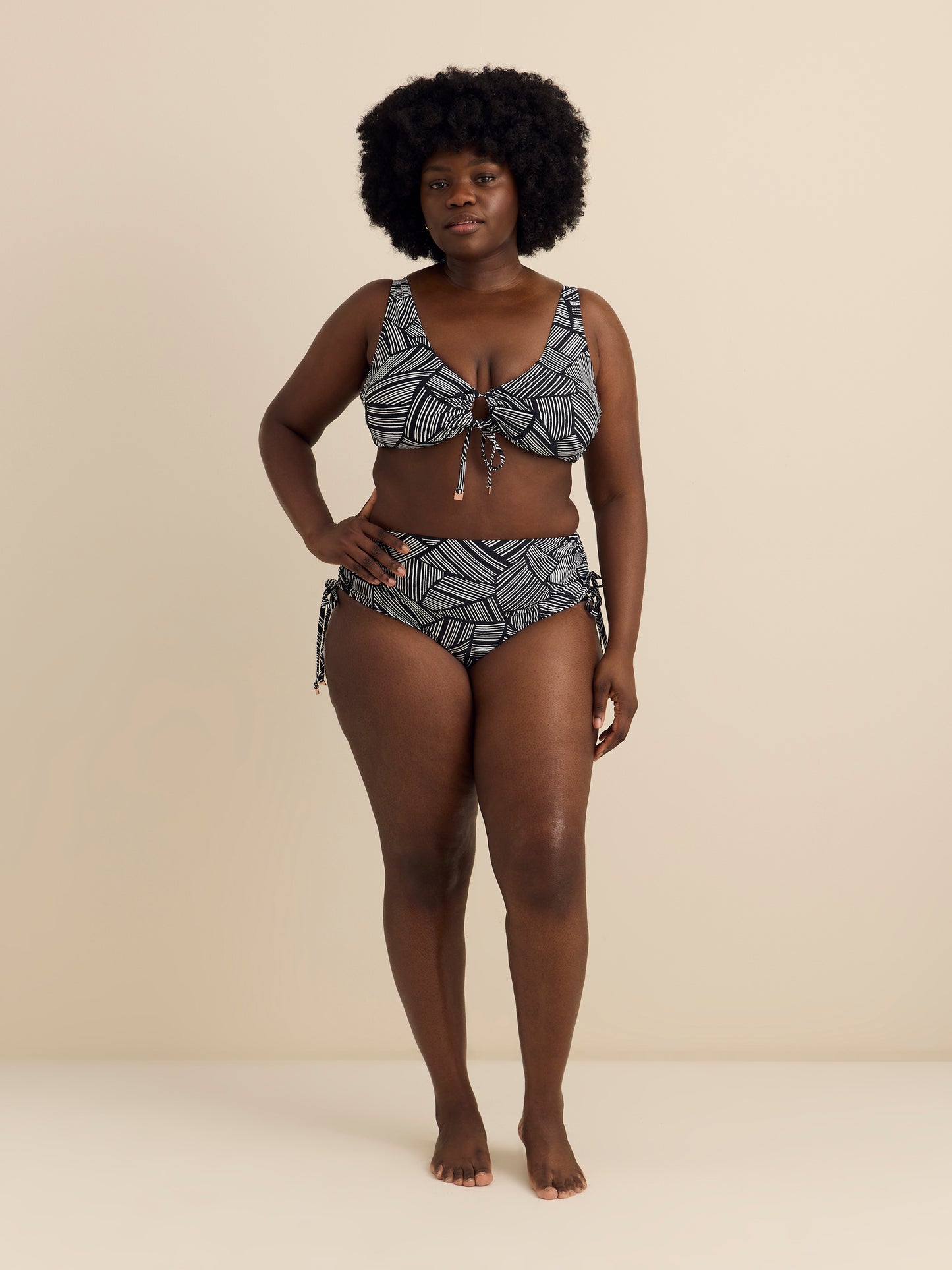 Haut de bikini noir Ronda à  motif géométrique - Raisins Curve