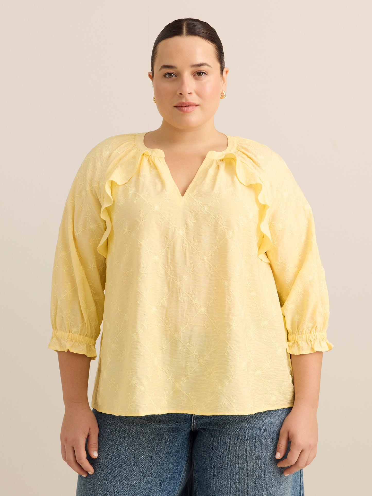 Blouse évasée avec encolure fendue à volants
