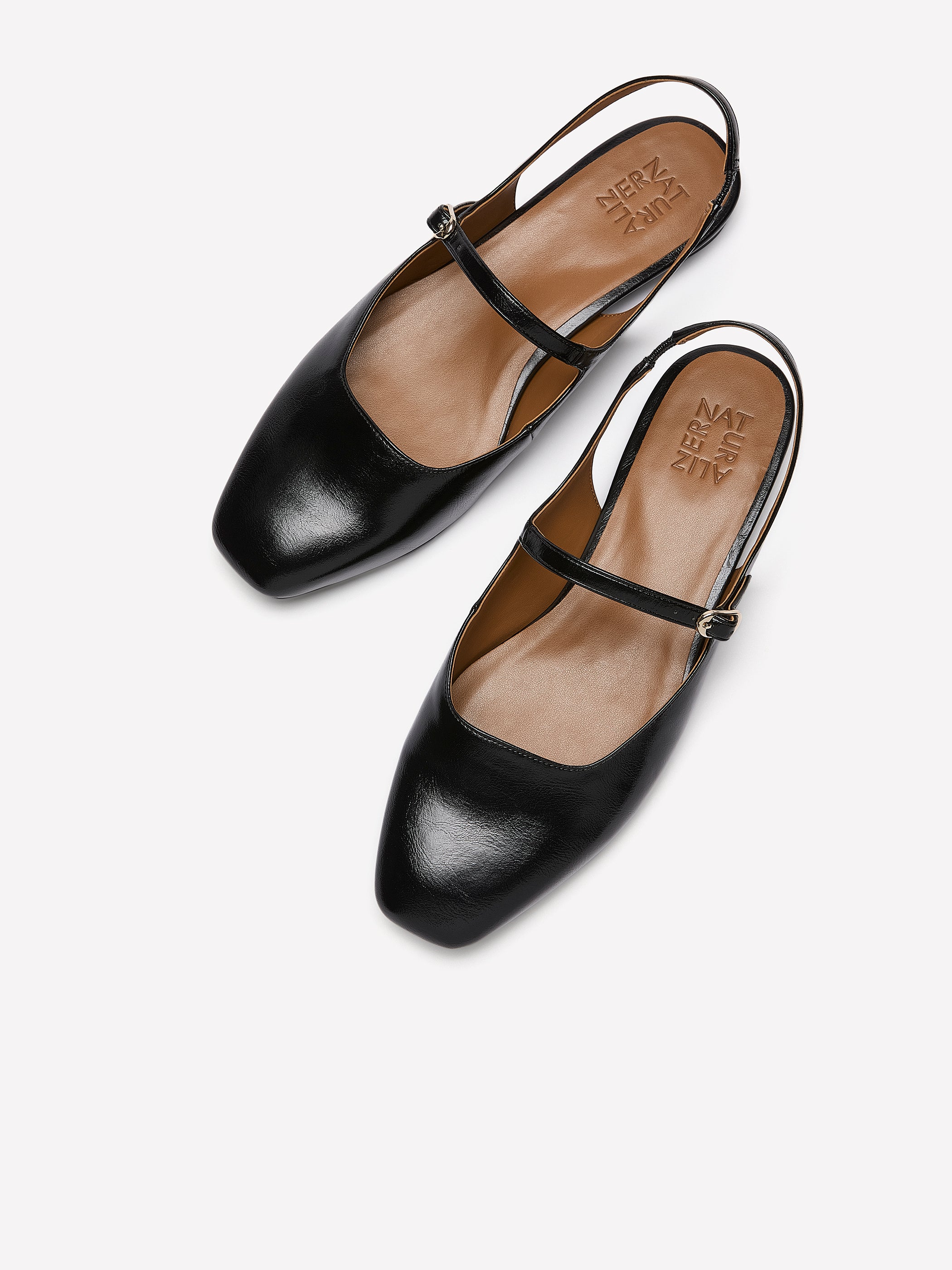 Chaussure plate en cuir noir avec bride au talon, pied large - Naturalizer