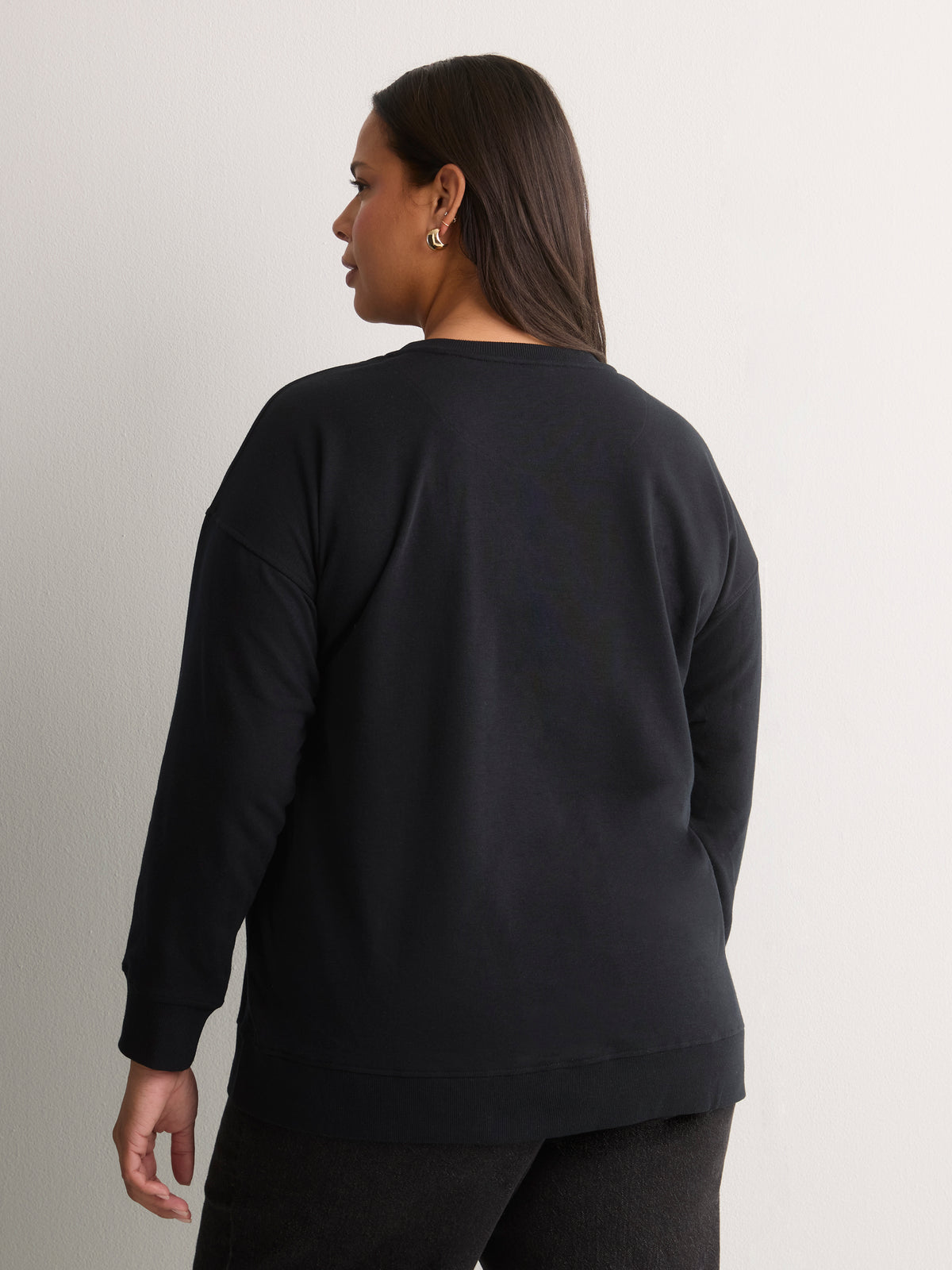 Pull noir à col rond avec imprimé sous licence
