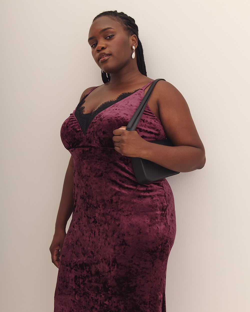 Robe tricotée Addition Elle – coupe ajustée évasée, bordure en dentelle, longueur midi