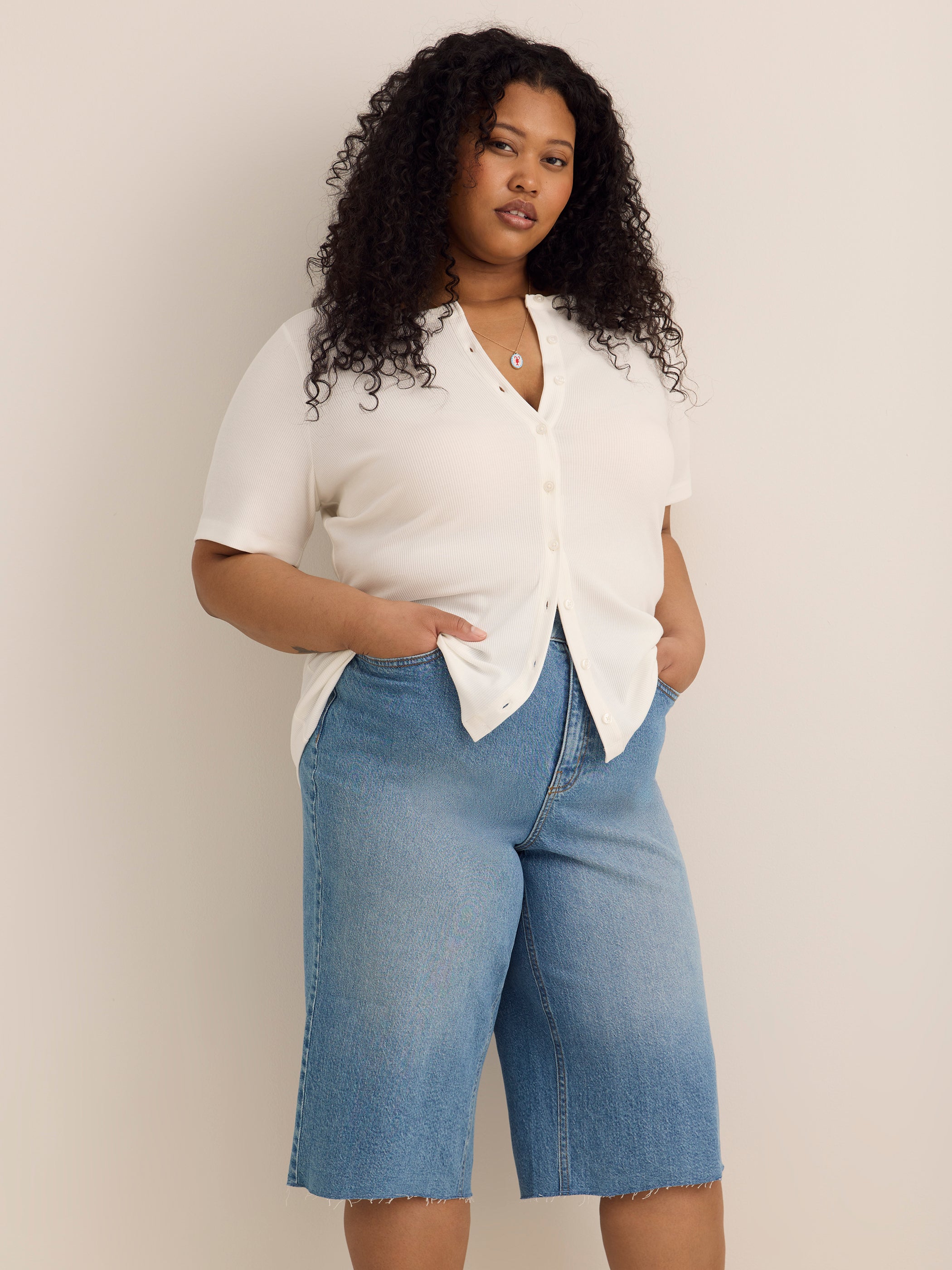 High-Rise Curvy-Fit Denim Capri - d/C JEANS