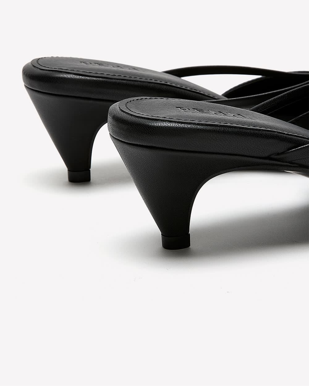 Chaussure noire pointue à  brides et talon bobine, pied très large