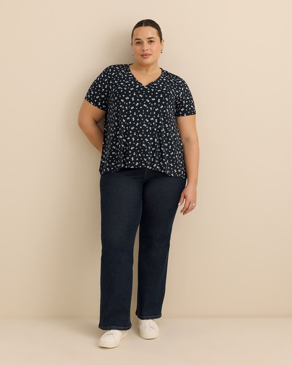 Haut évasé à manches courtes et encolure en V