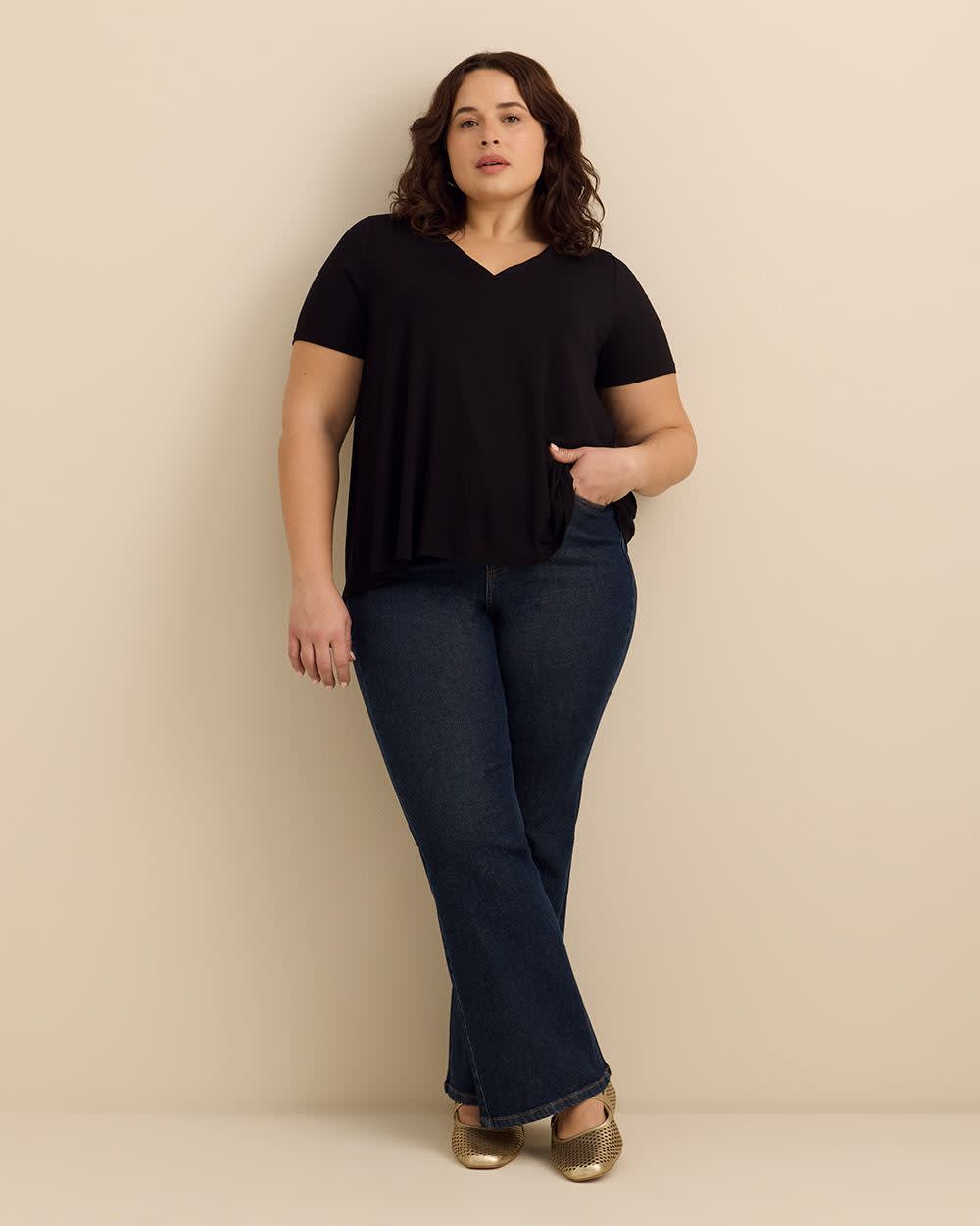 Haut évasé à manches courtes et encolure en V