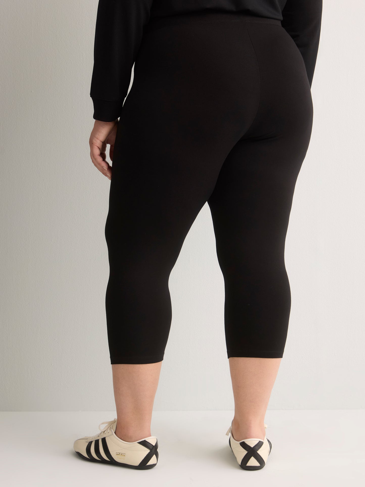 Responsible, Basic Stretch Capri Legging - PENN. Essentials