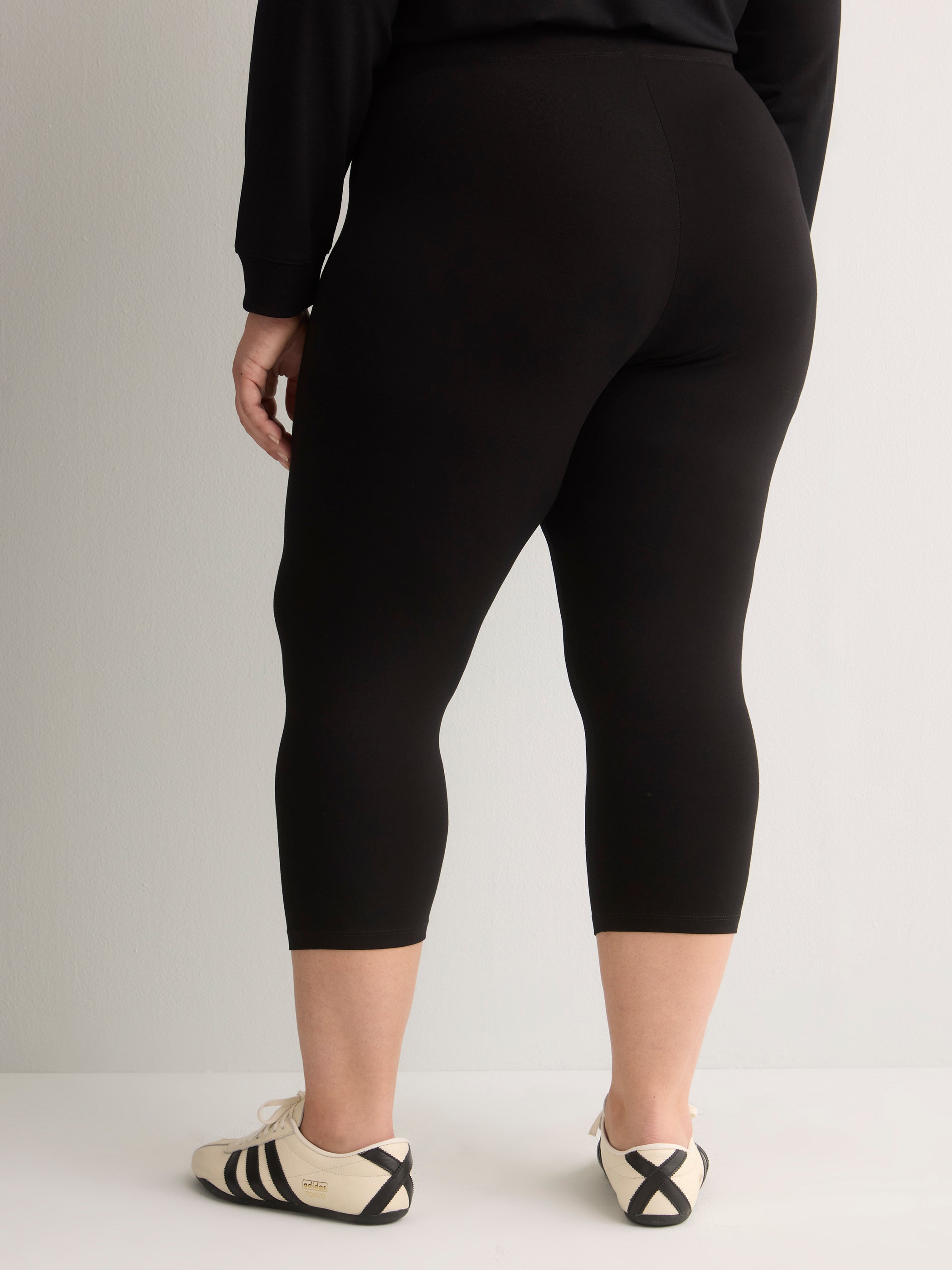 Responsible, Basic Stretch Capri Legging - PENN. Essentials