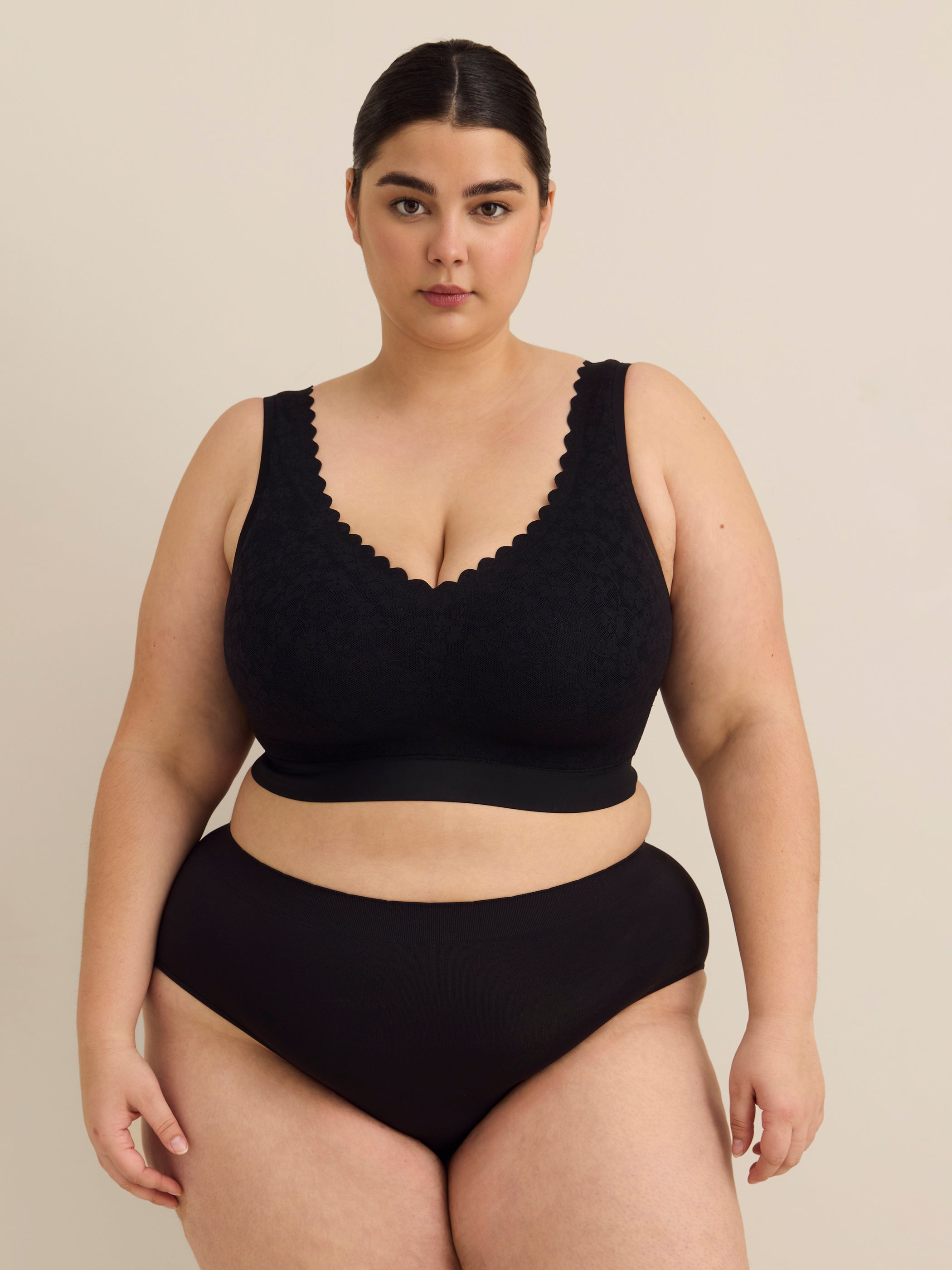 Wireless Lace Padded Bra with Scalloped Neckline - ti Voglio