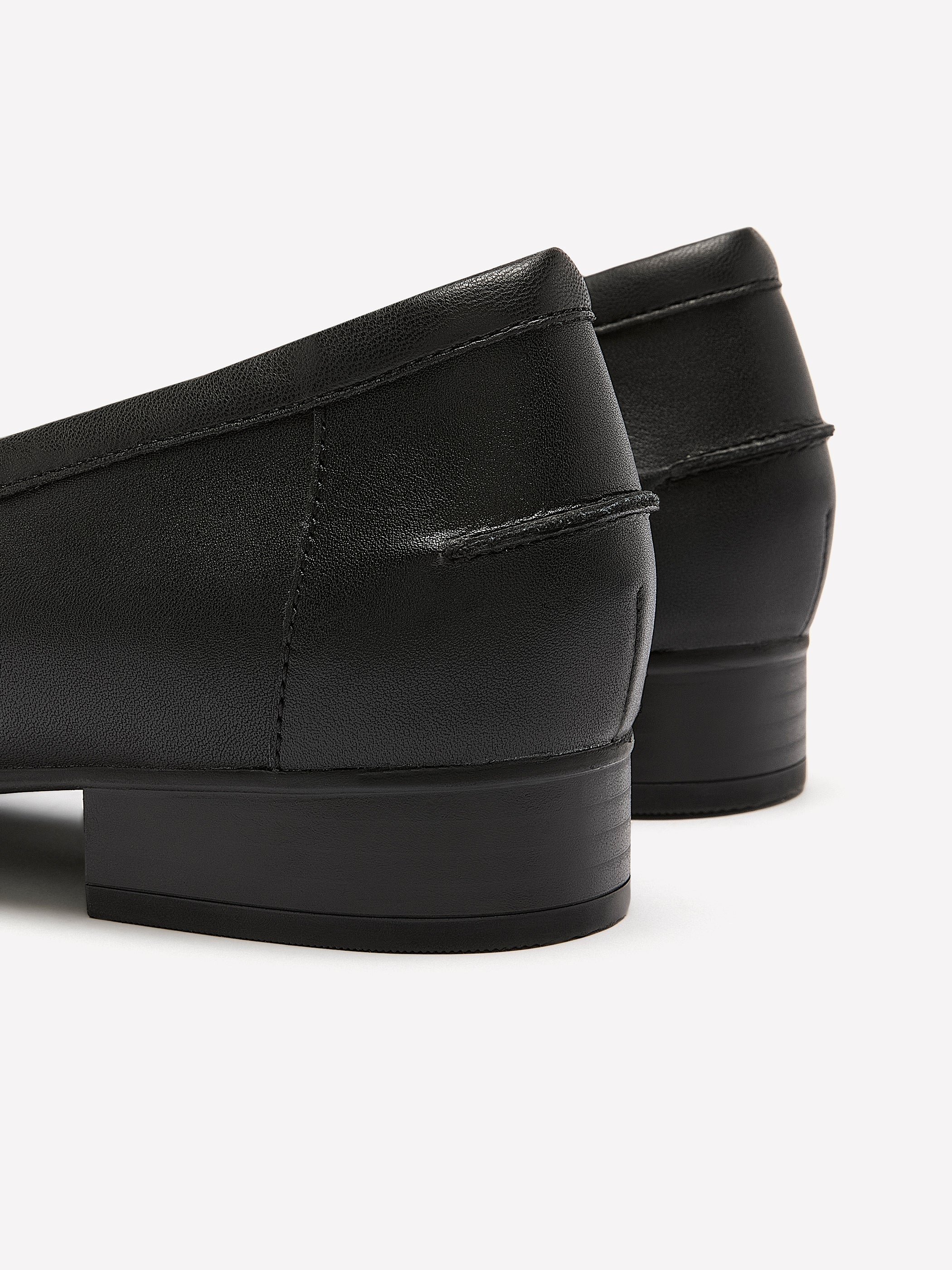 Wide Width, Juliet Beat Black Leather Low-Heel Shoe - Clarks