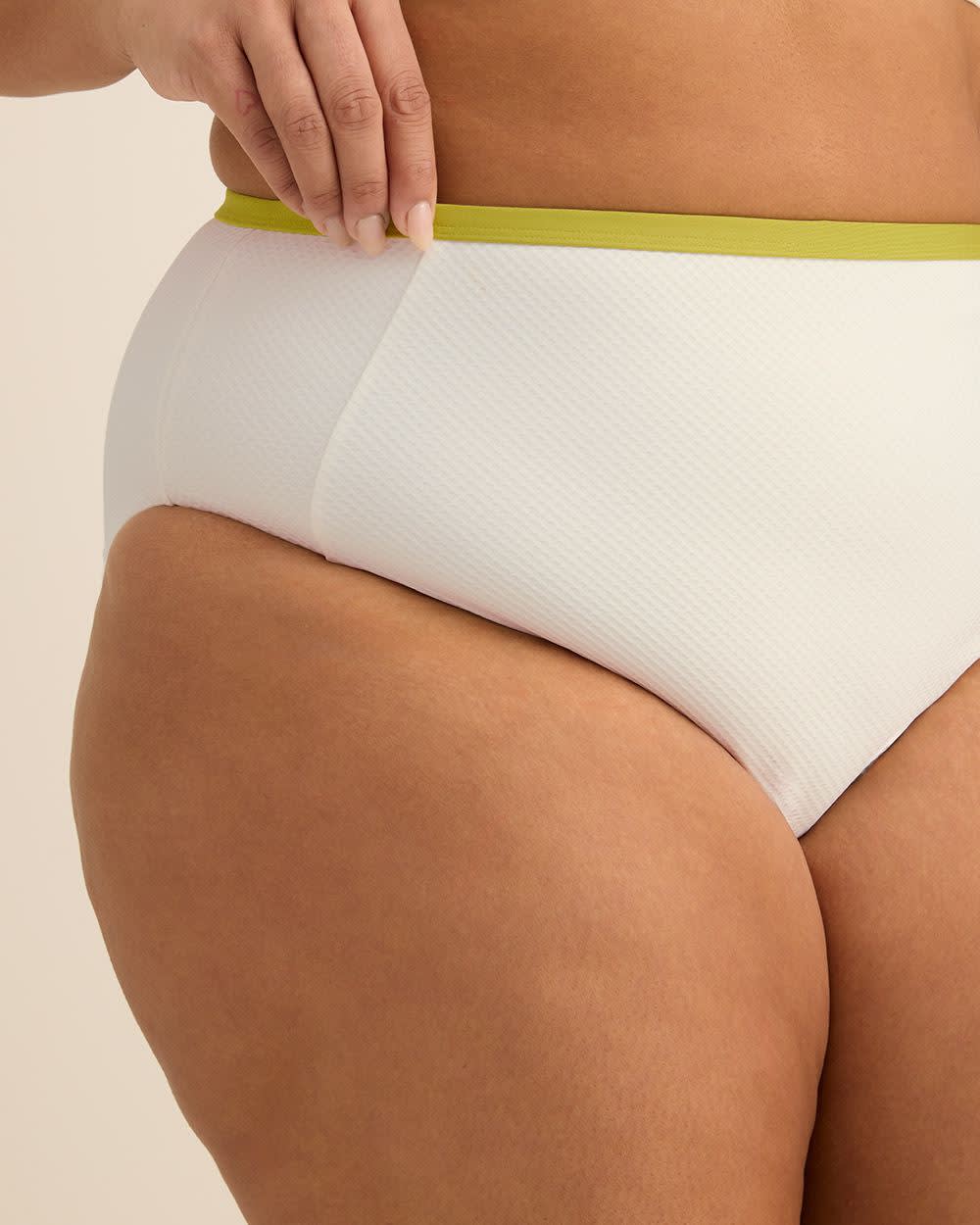Culotte de maillot blanche texturée taille haute avec biais contrastant