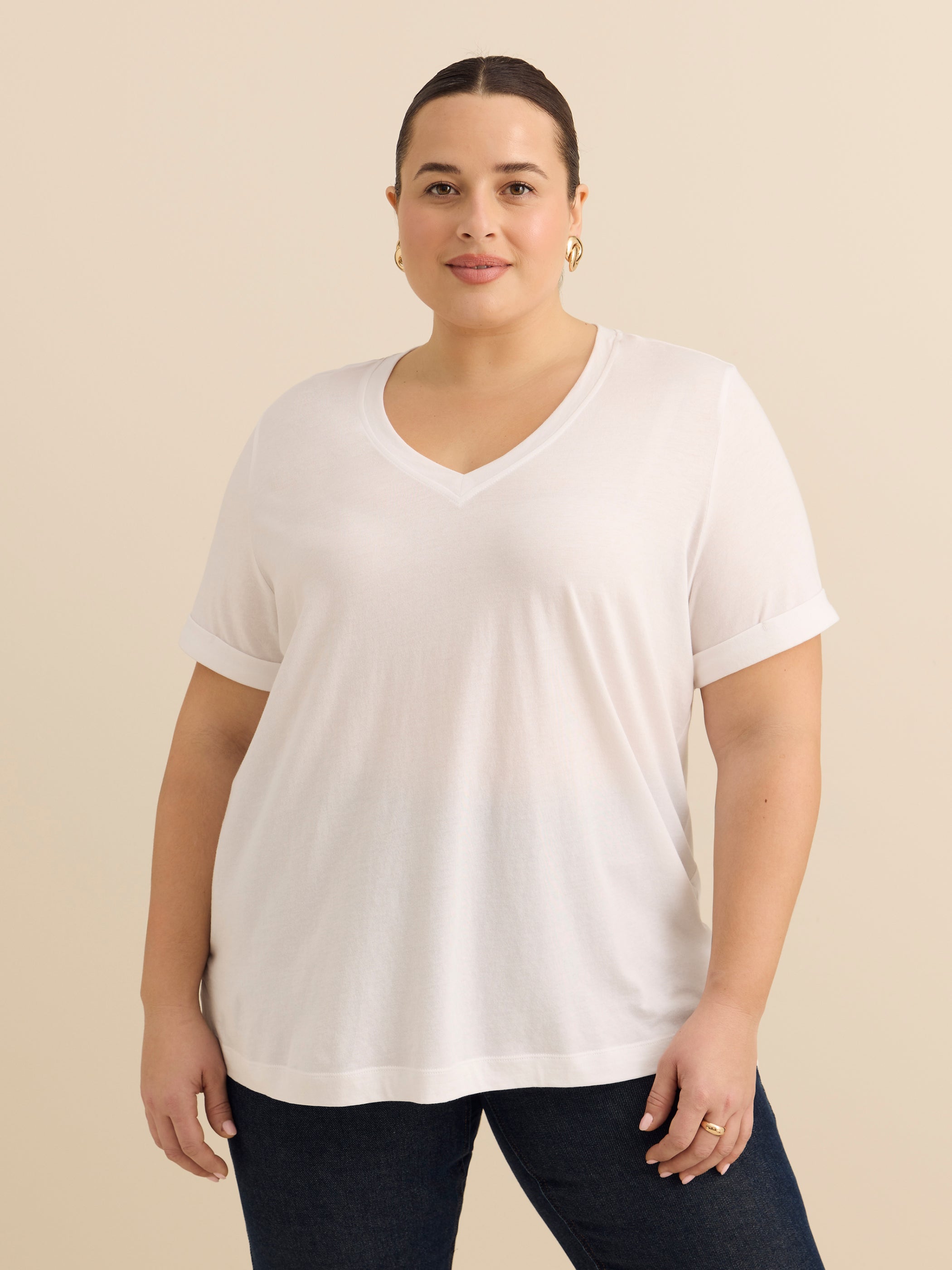 T-shirt avec col en V, coupe boyfriend, tissu responsable