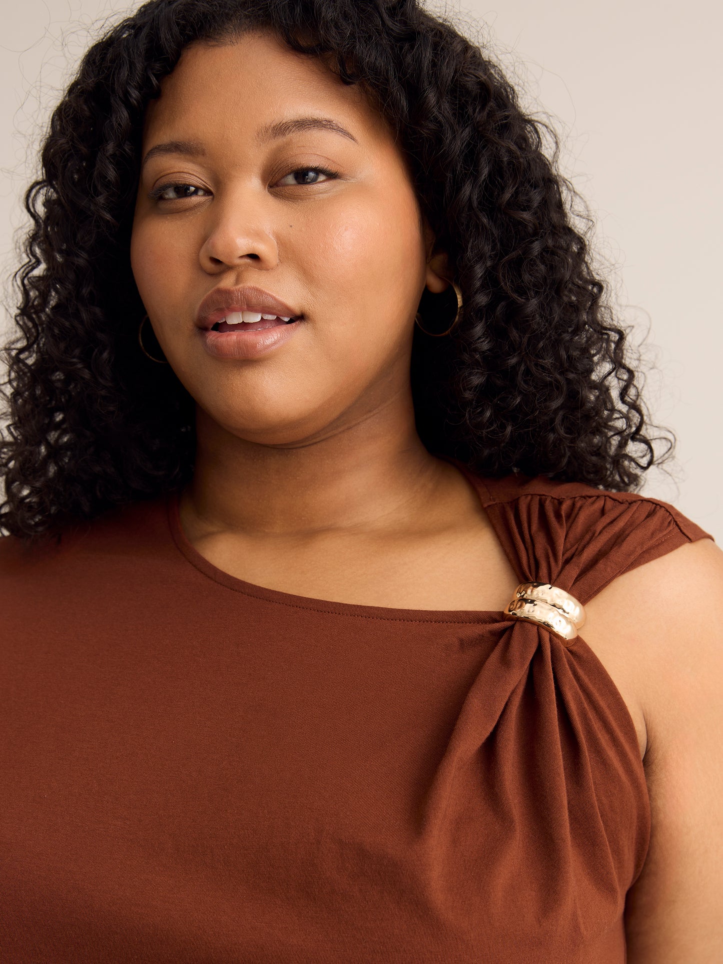 Straight Knit Top with Metal Jewel