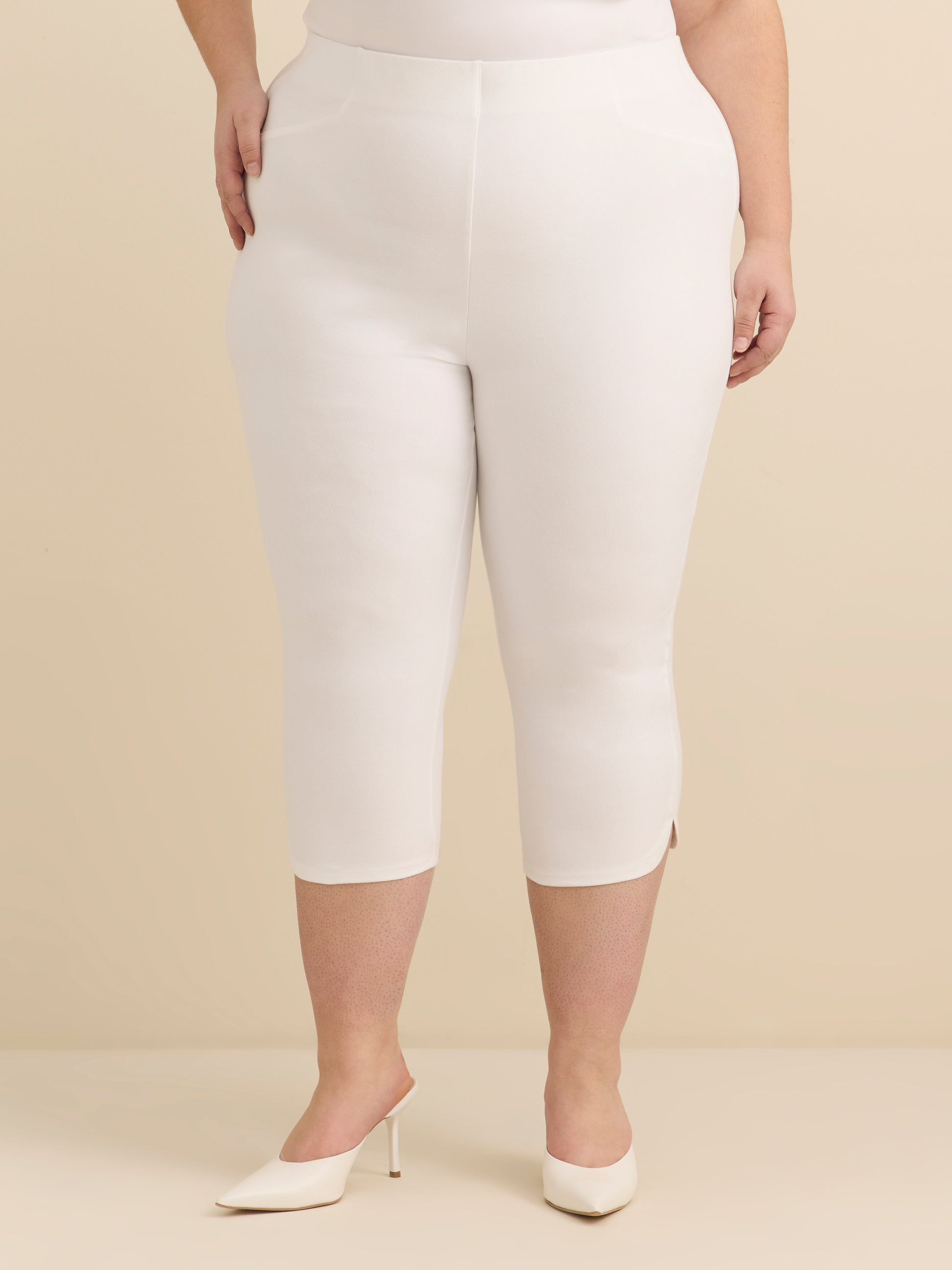 Fashion White Denim Capri Legging with Tulip Hem