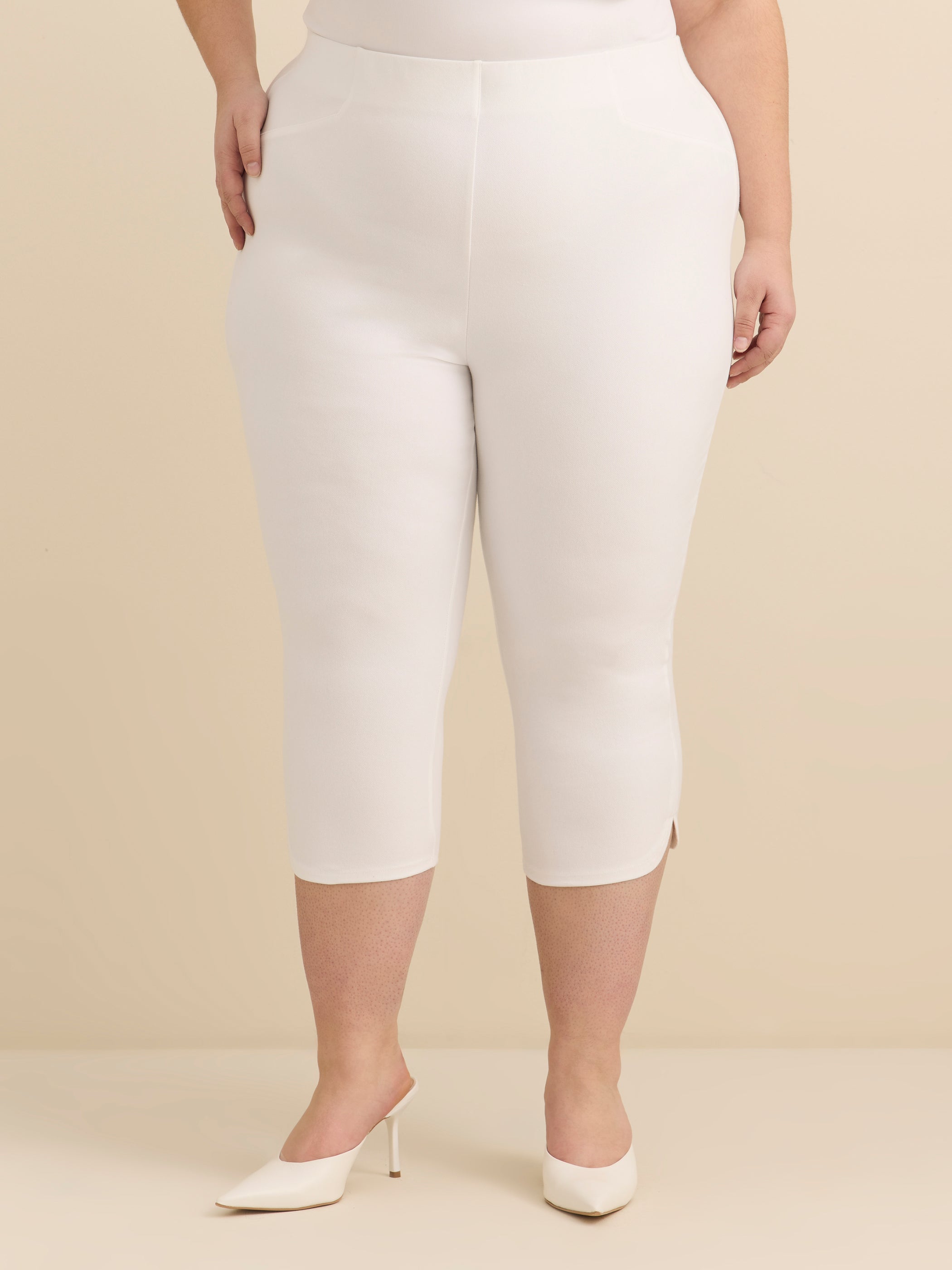 Fashion White Denim Capri Legging with Tulip Hem