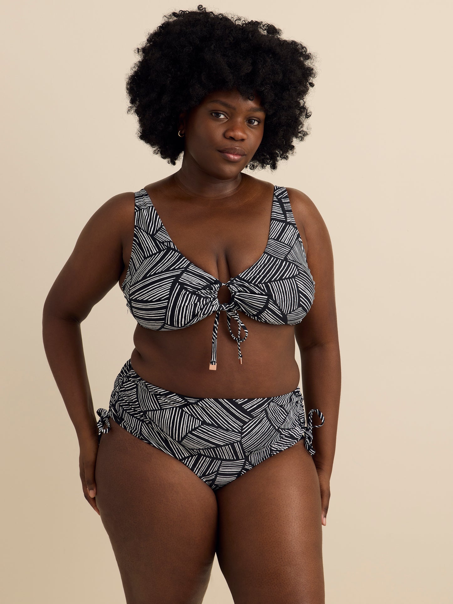 Haut de bikini noir Ronda à  motif géométrique - Raisins Curve