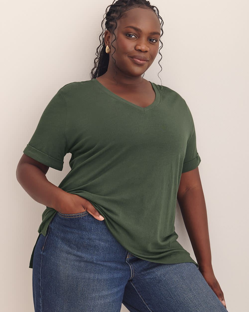 Boyfriend-Fit V-Neck T-Shirt - PENN. Essentials