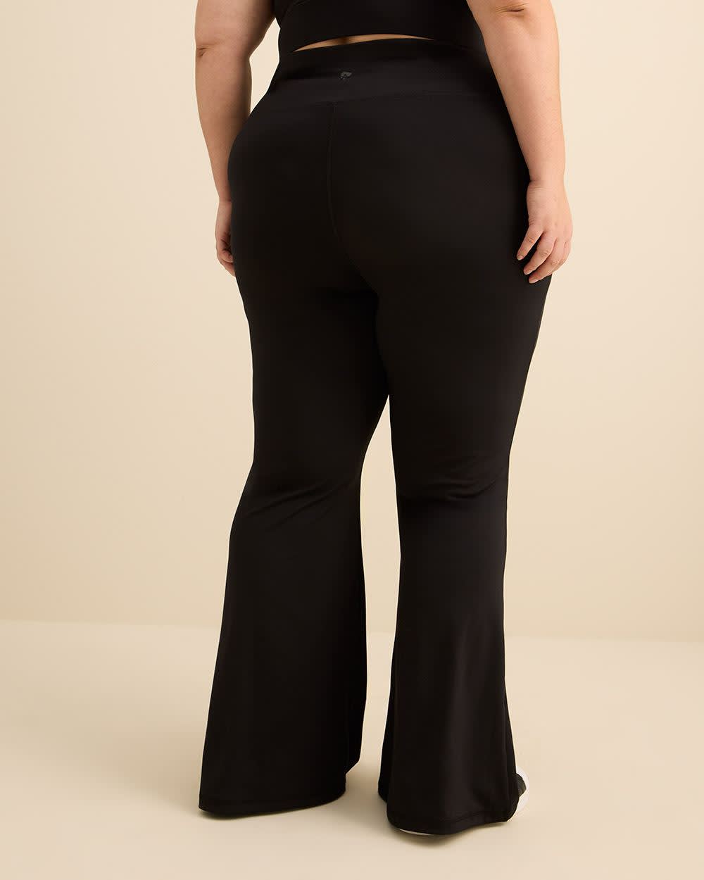 Pantalon noir à taille haute croisée et jambe évasée, tissu responsable - Active Zone