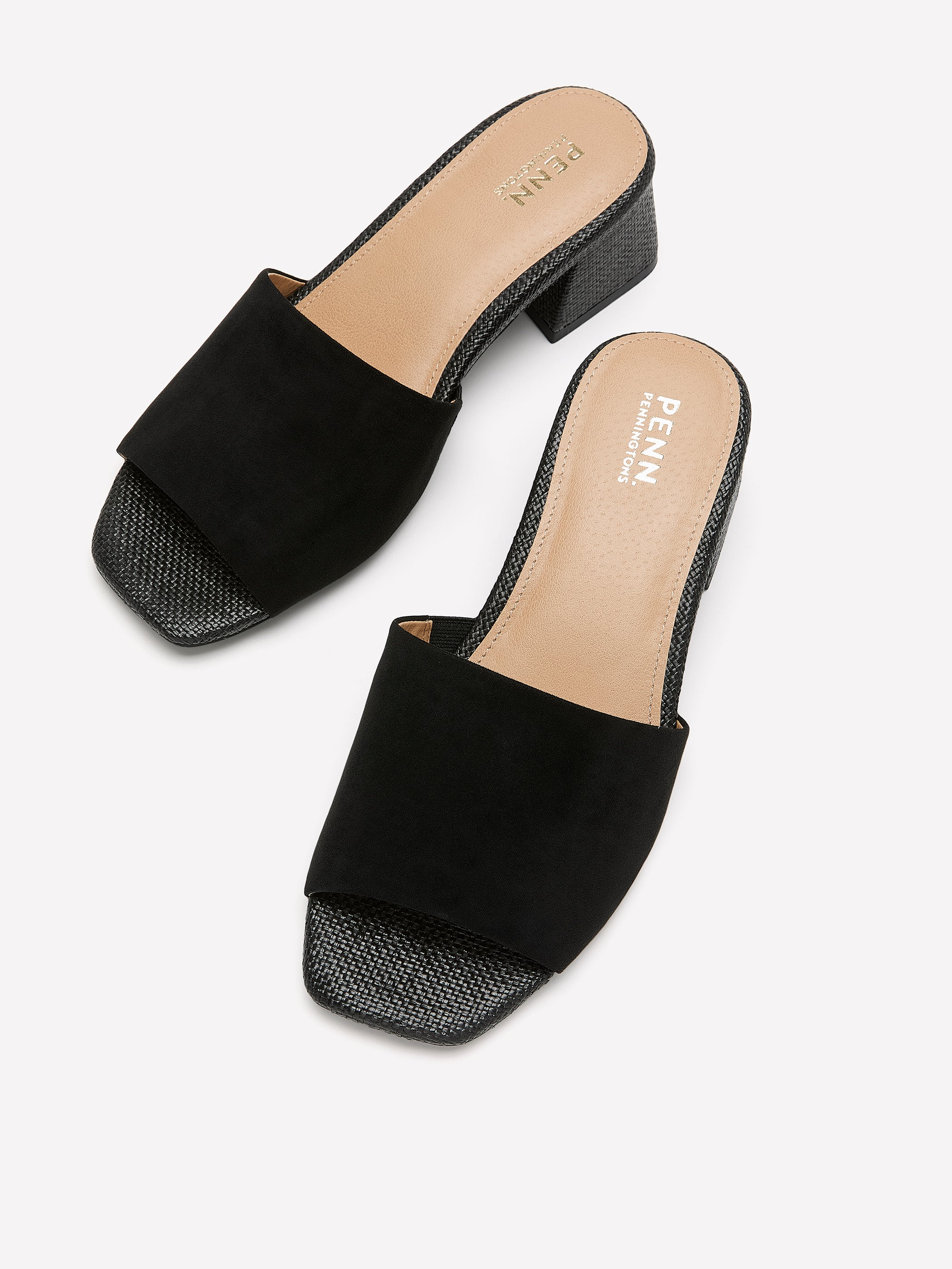 Sandale à une bride en faux suède avec talon bloc, pied très large