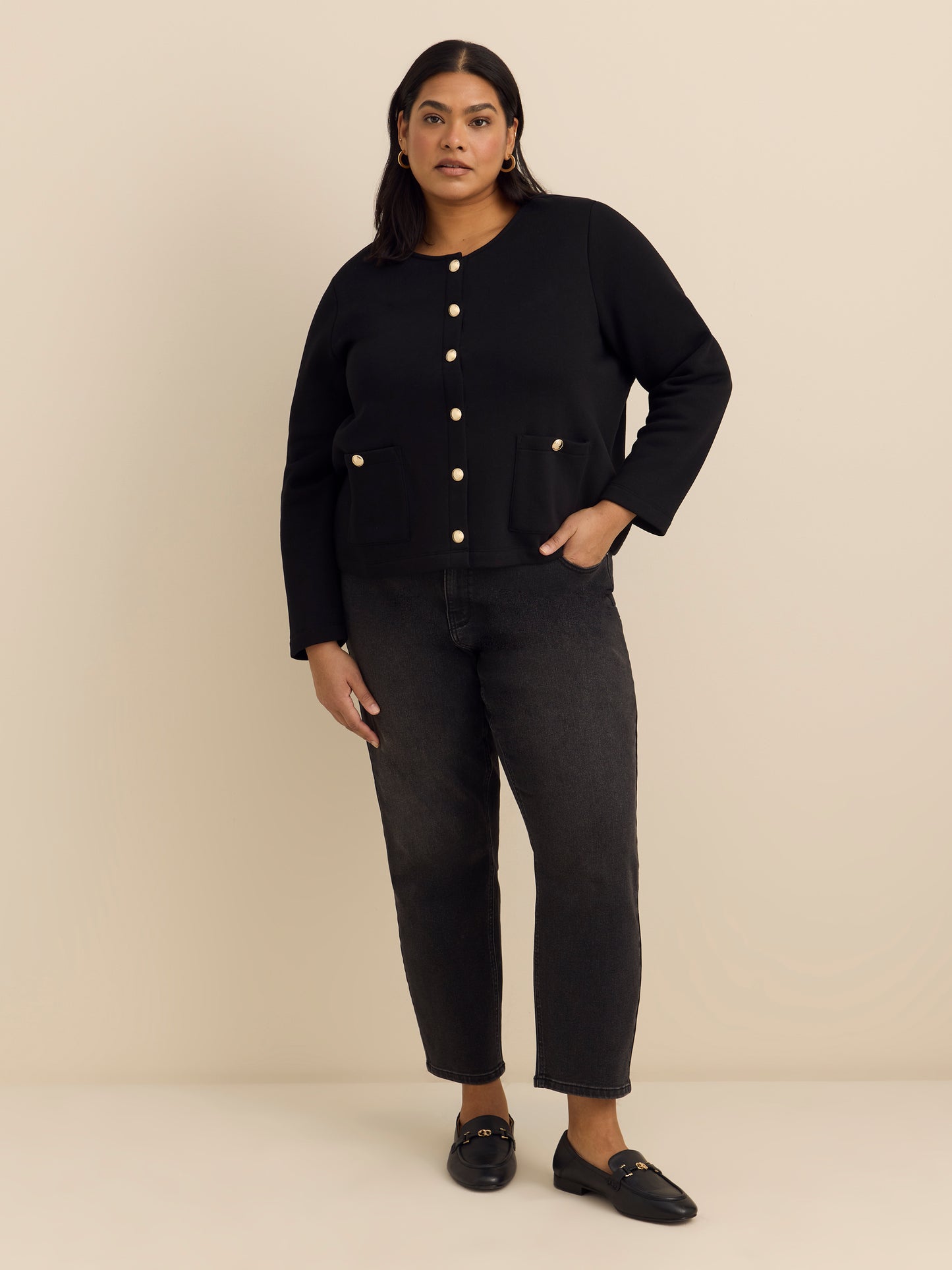 Cardigan court boutonné avec poches